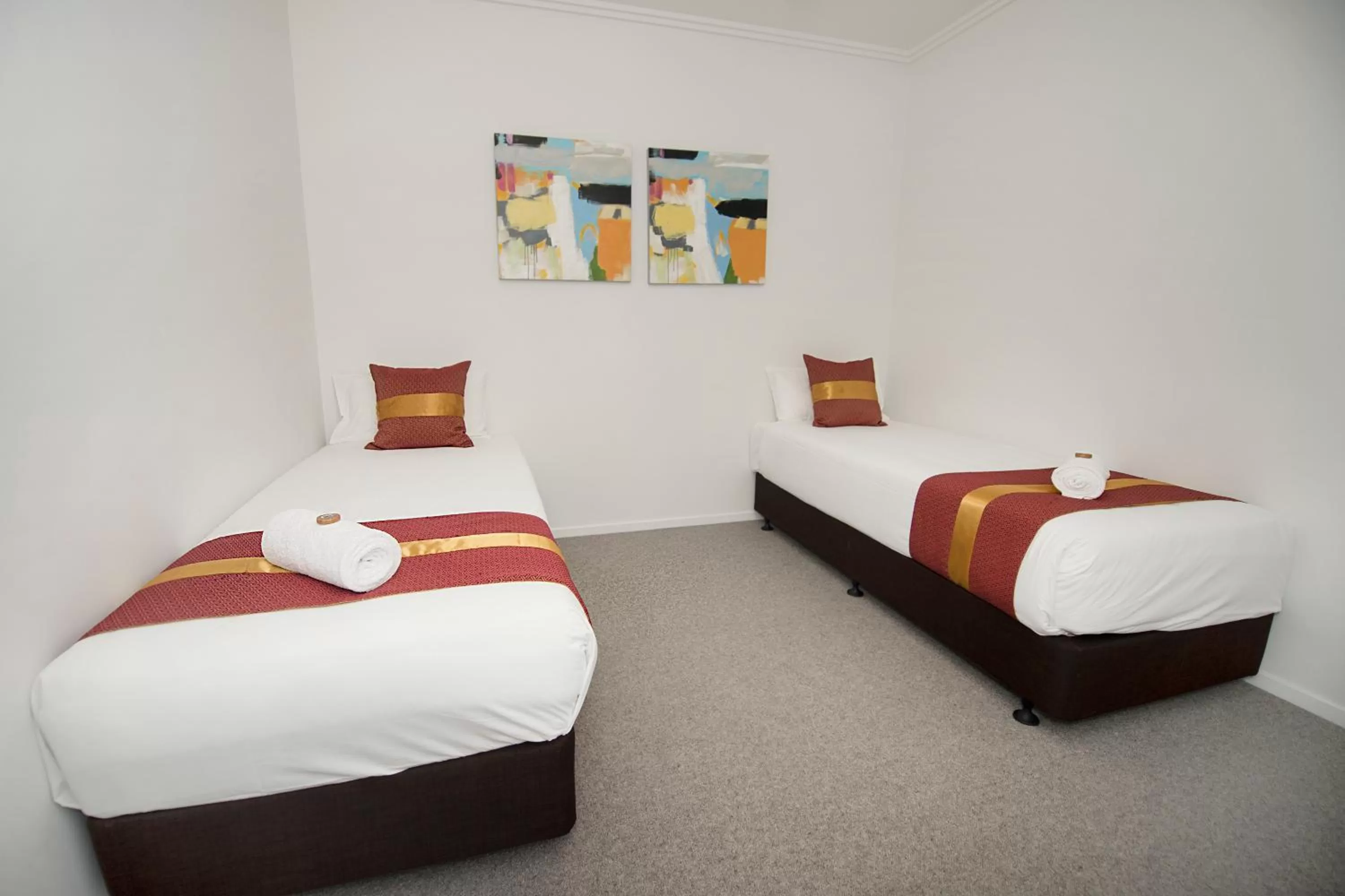 Property building, Bed in Gladstone Central Plaza Official