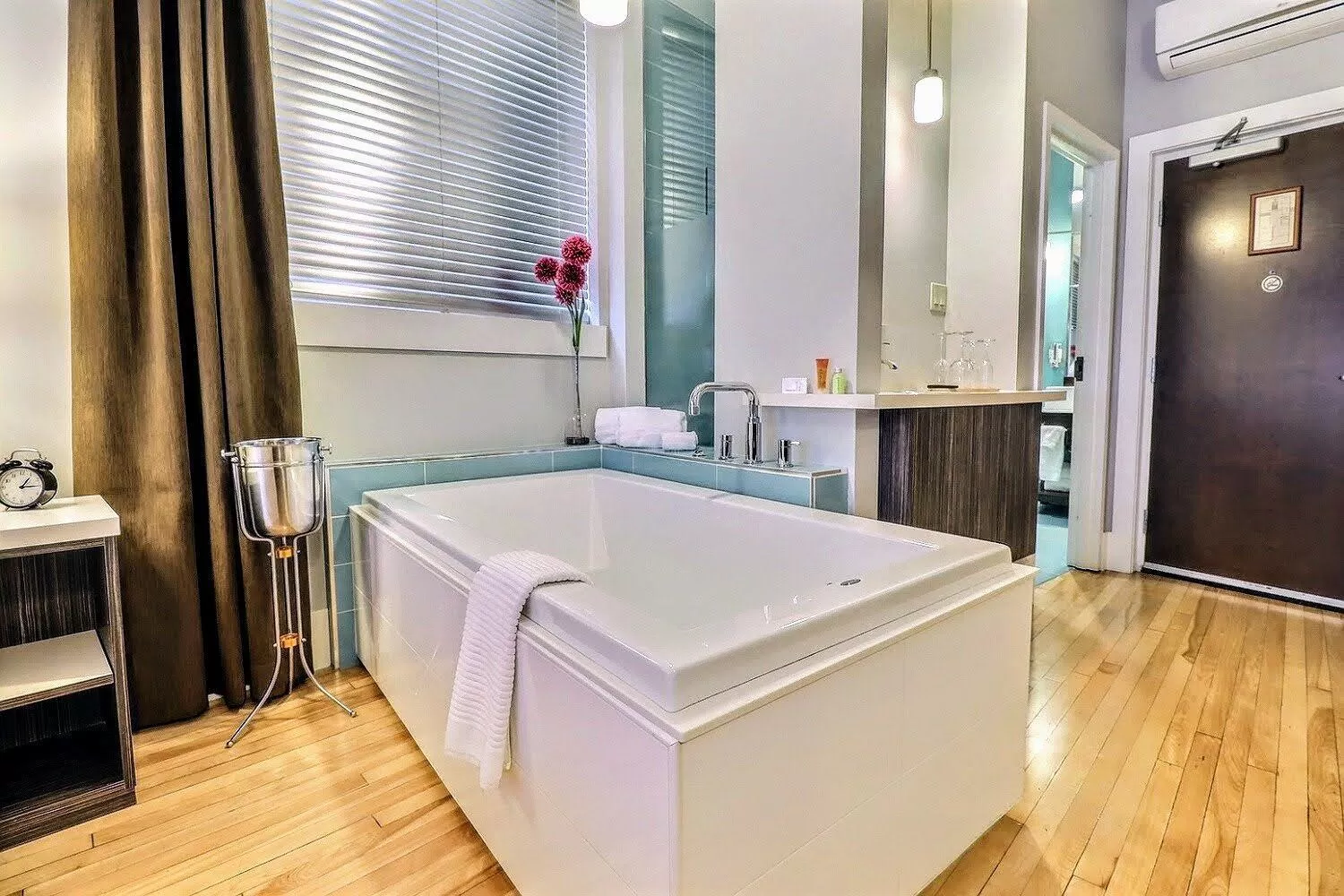 St. James' Gate, Boutique Hotel