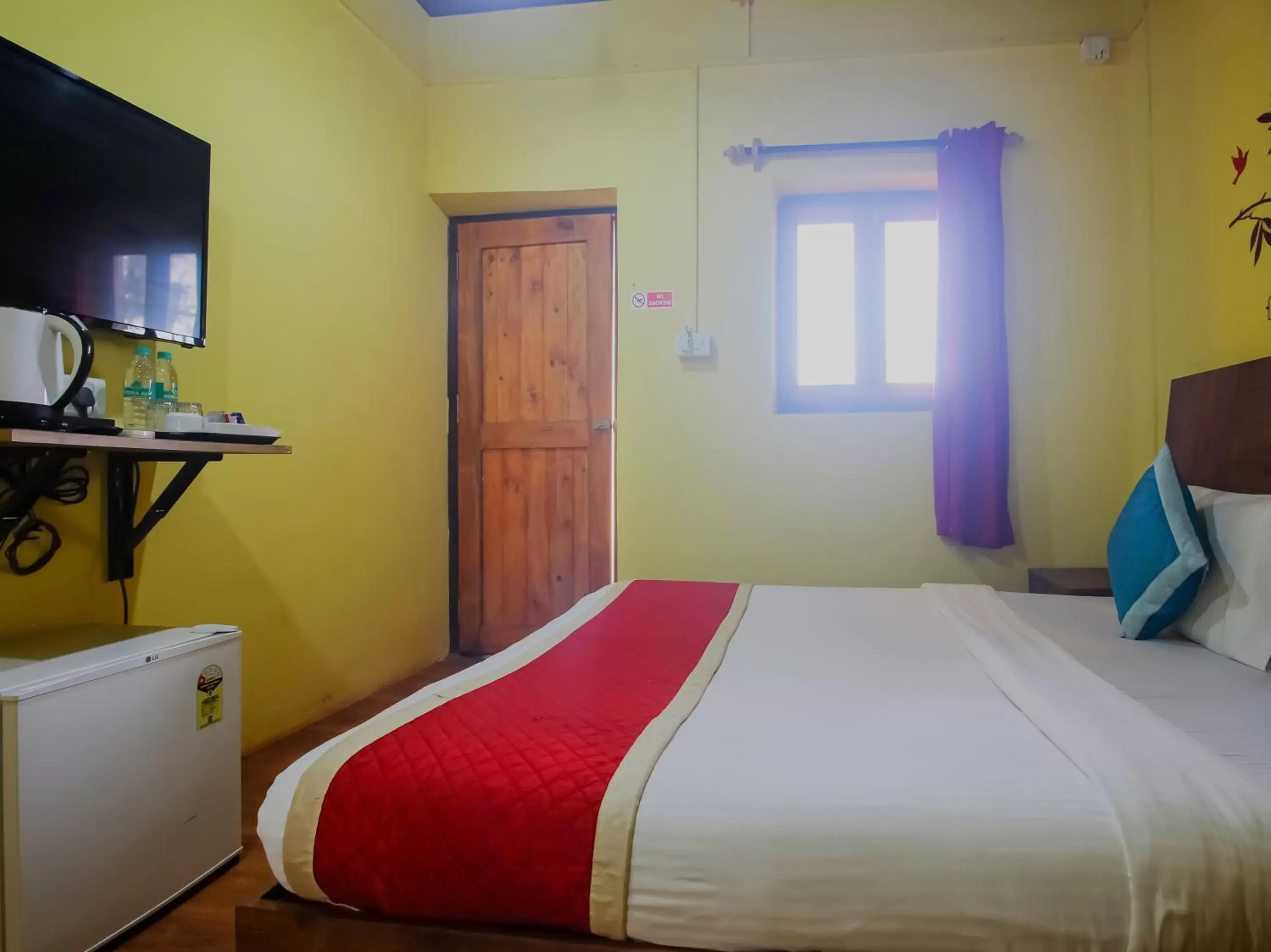 Deluxe Room in Mariners Bay Beach Resort Deluxe Room in Mariners Bay Beach Resort