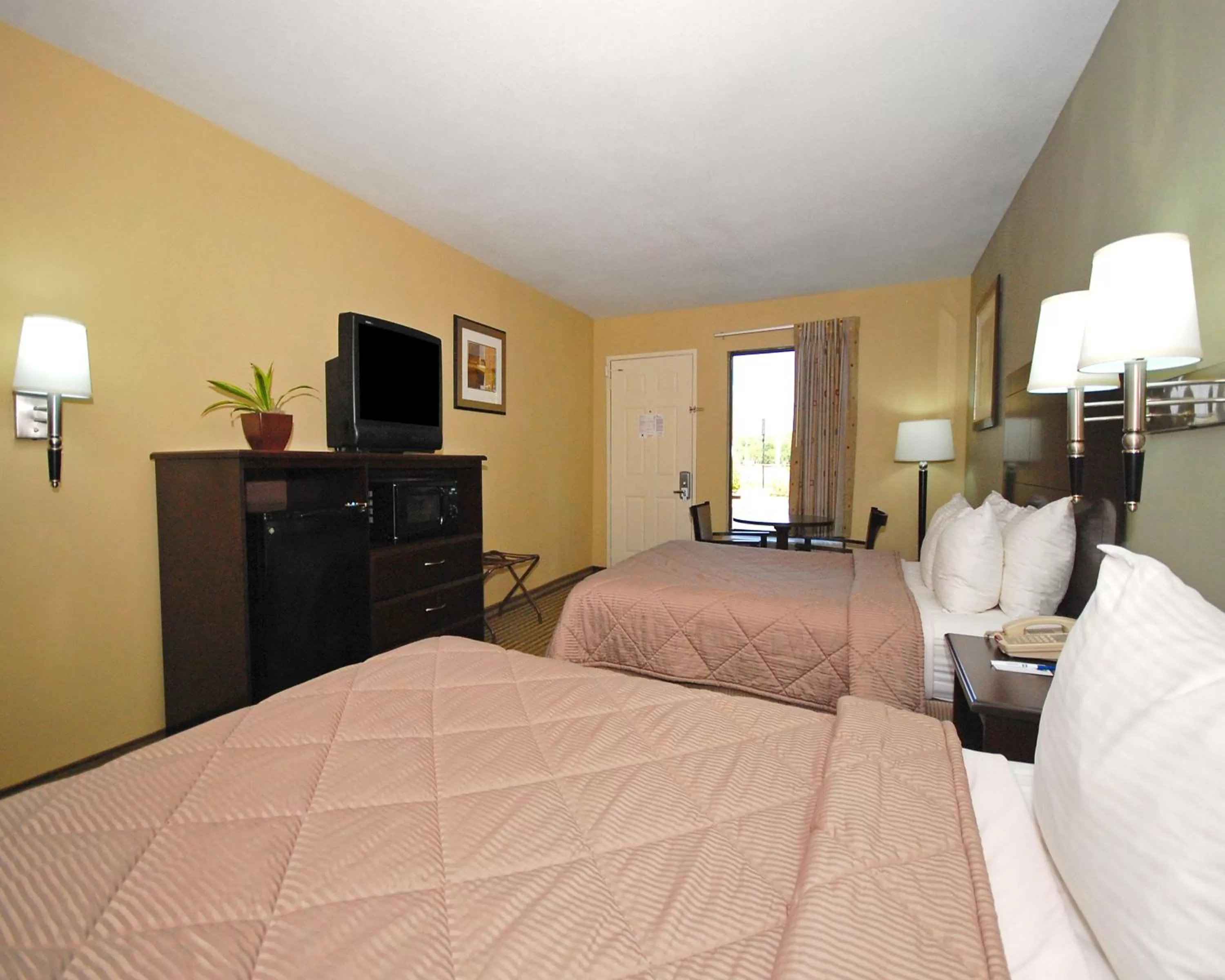 Bed in Quality Inn Mt Pleasant