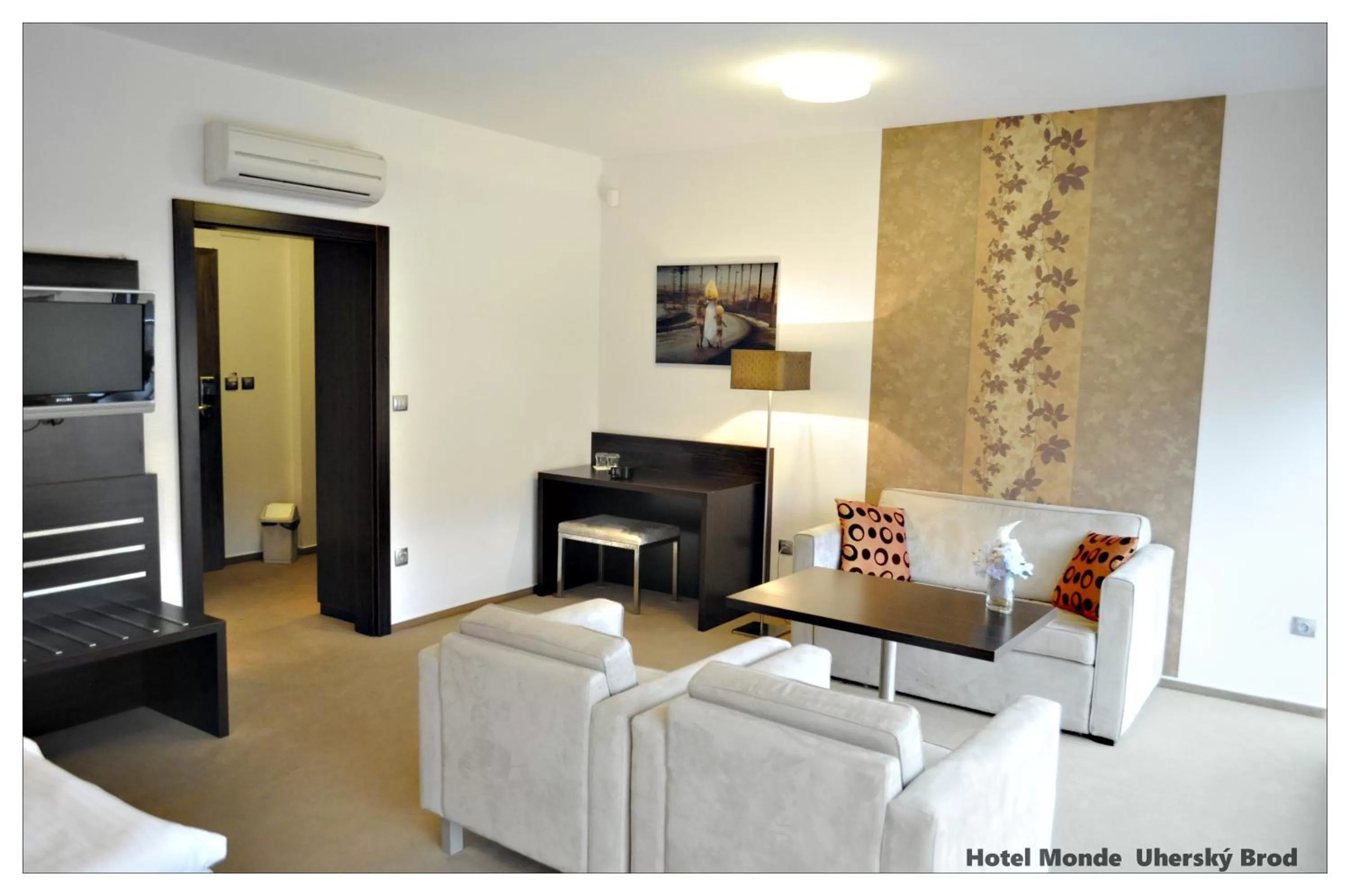 Seating area, Lounge/Bar in Hotel Monde