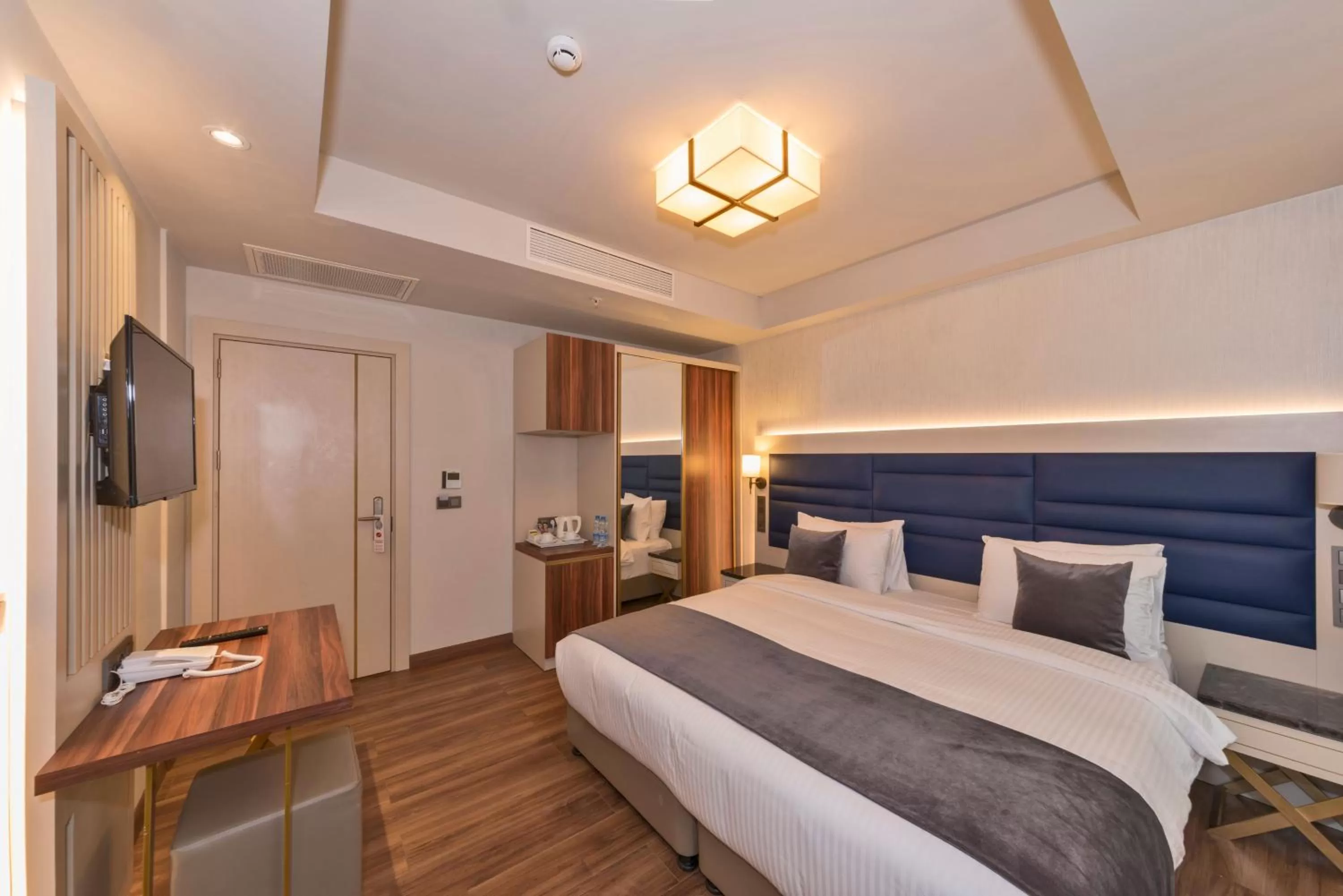 Bedroom, Bed in Golden Royal Hotel