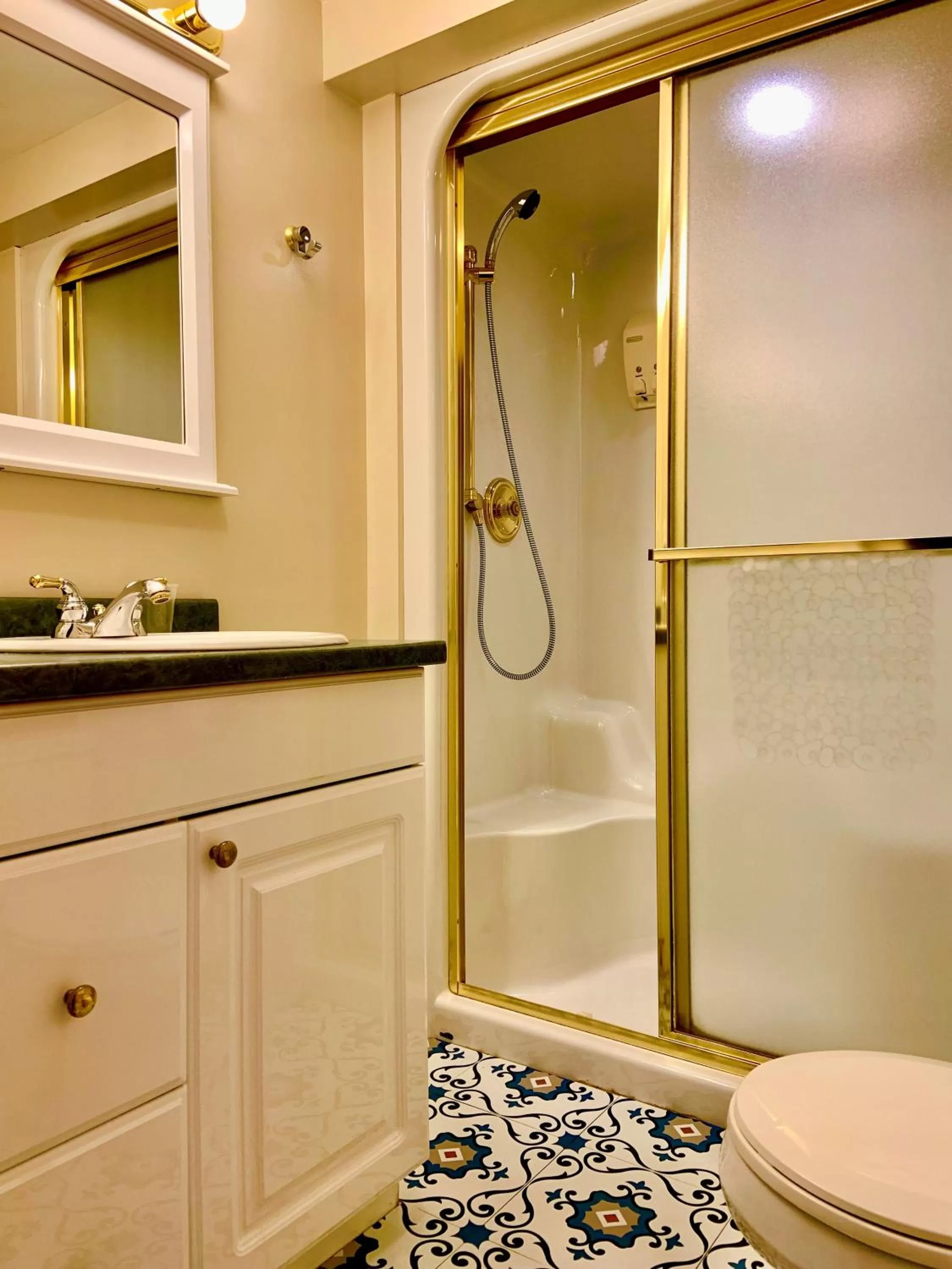 Shower in WeatherPine Inn