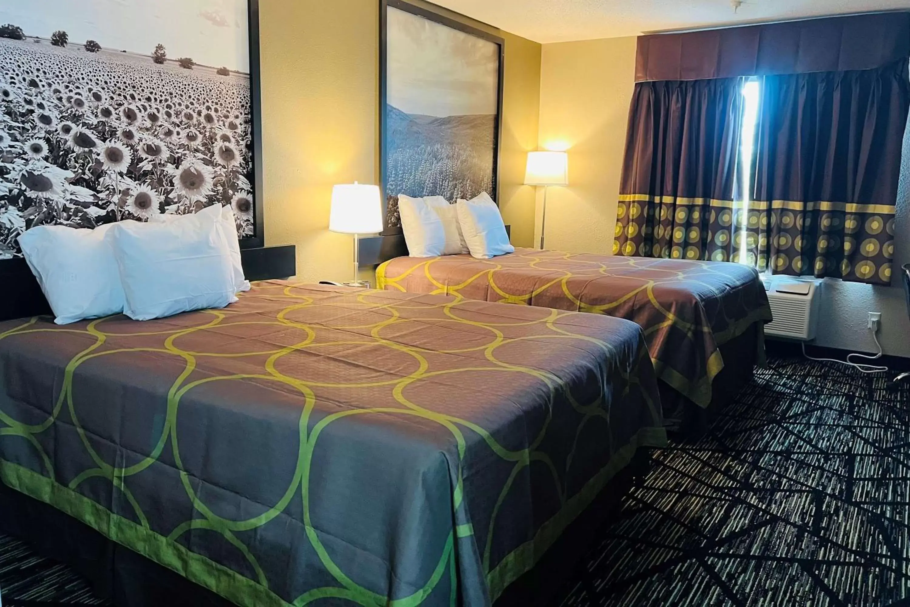 Queen Room with Two Queen Beds - Non-Smoking in Super 8 by Wyndham Pratt Queen Room with Two Queen Beds - Non-Smoking in Super 8 by Wyndham Pratt