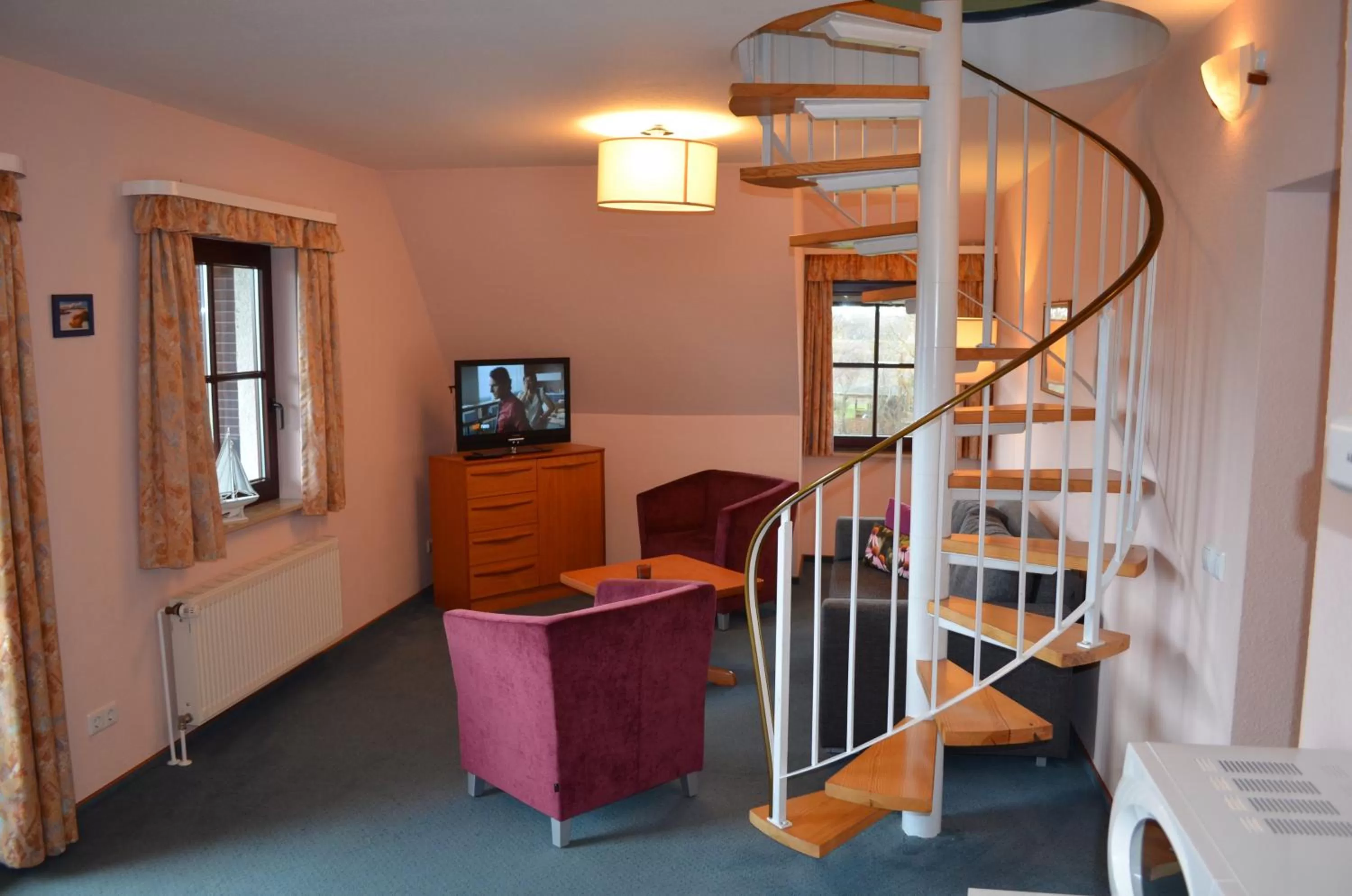 Day, TV/Entertainment Center in Mare Balticum