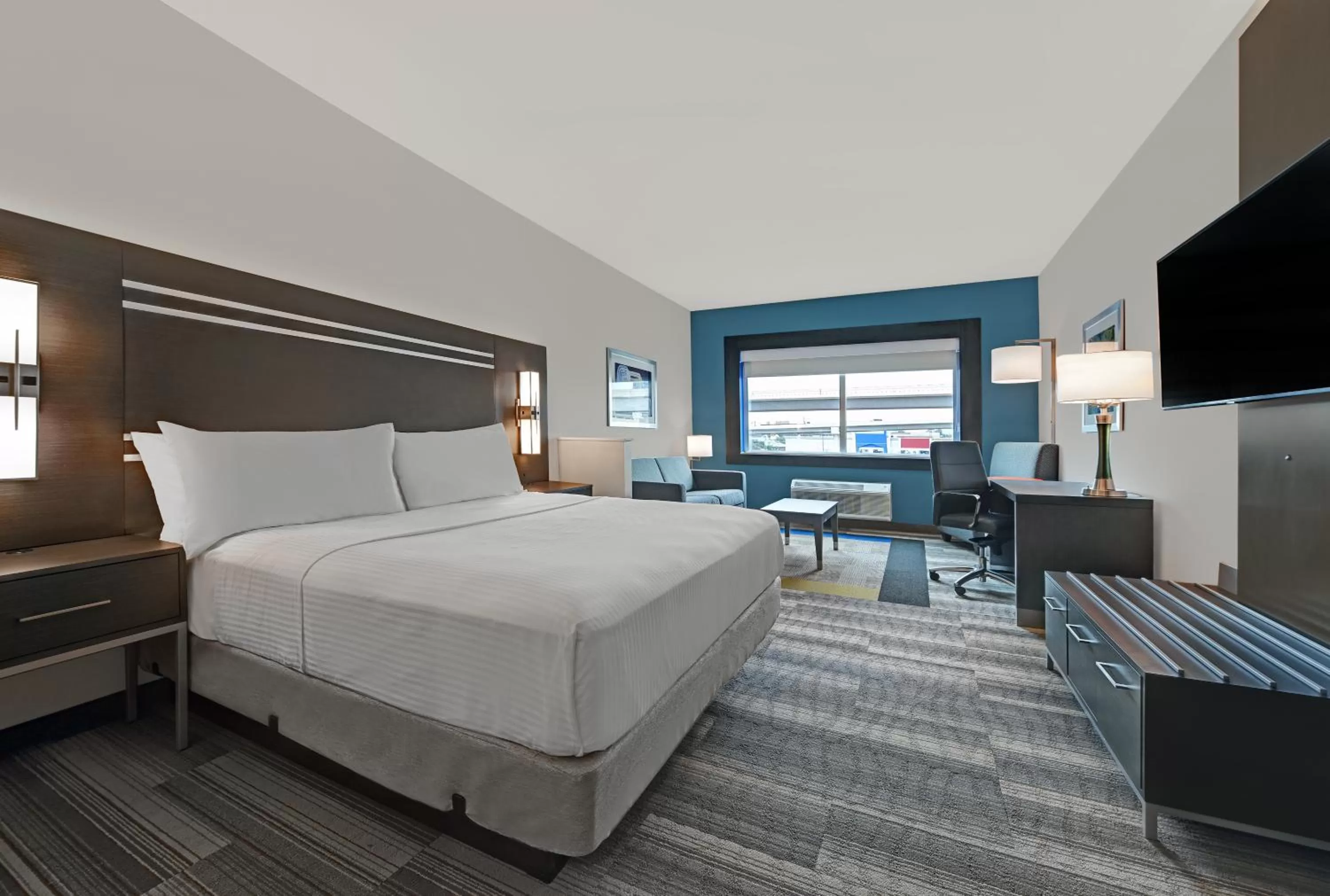 Bedroom, Bed in Holiday Inn Express & Suites Memorial – CityCentre by IHG