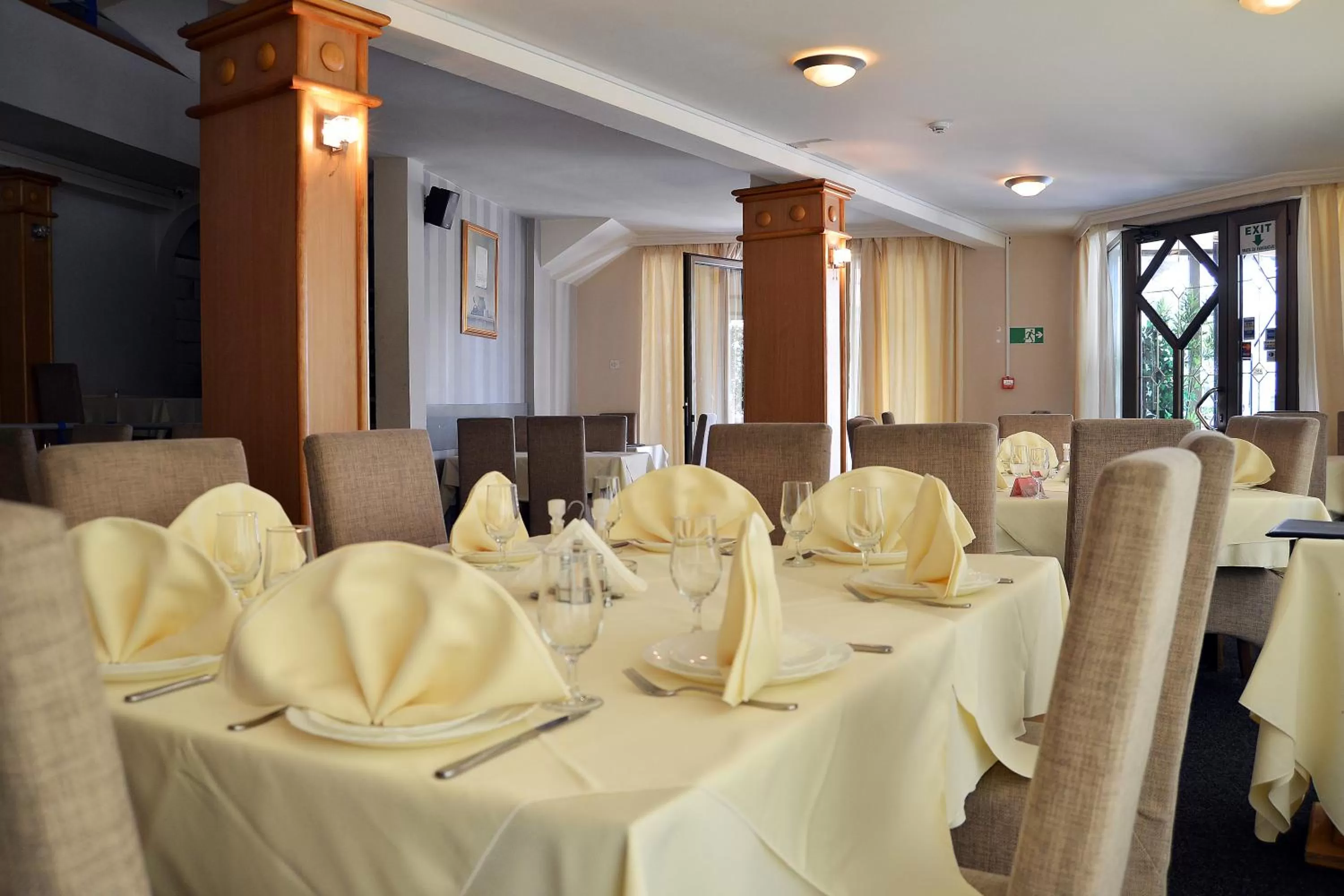 Restaurant/places to eat in Hotel Golf