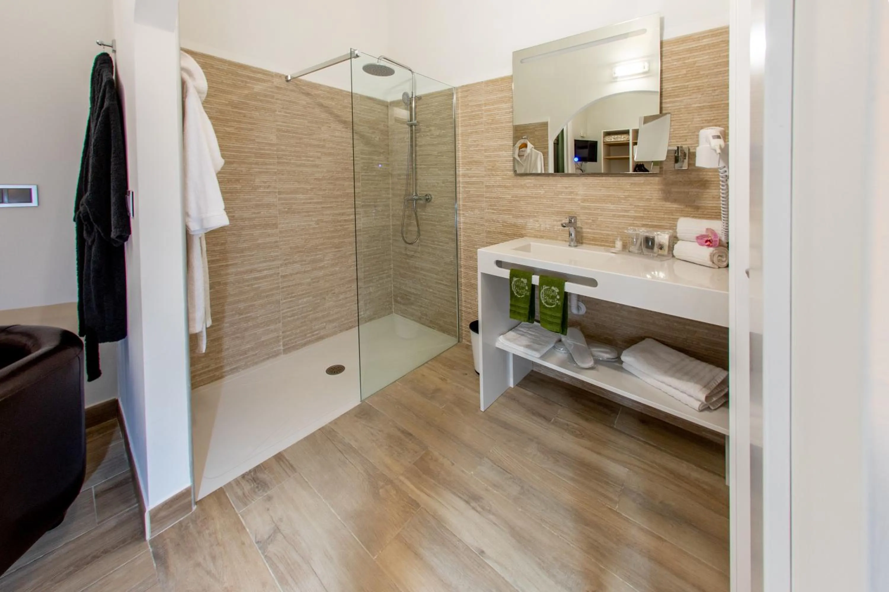 Bathroom in Artmonia