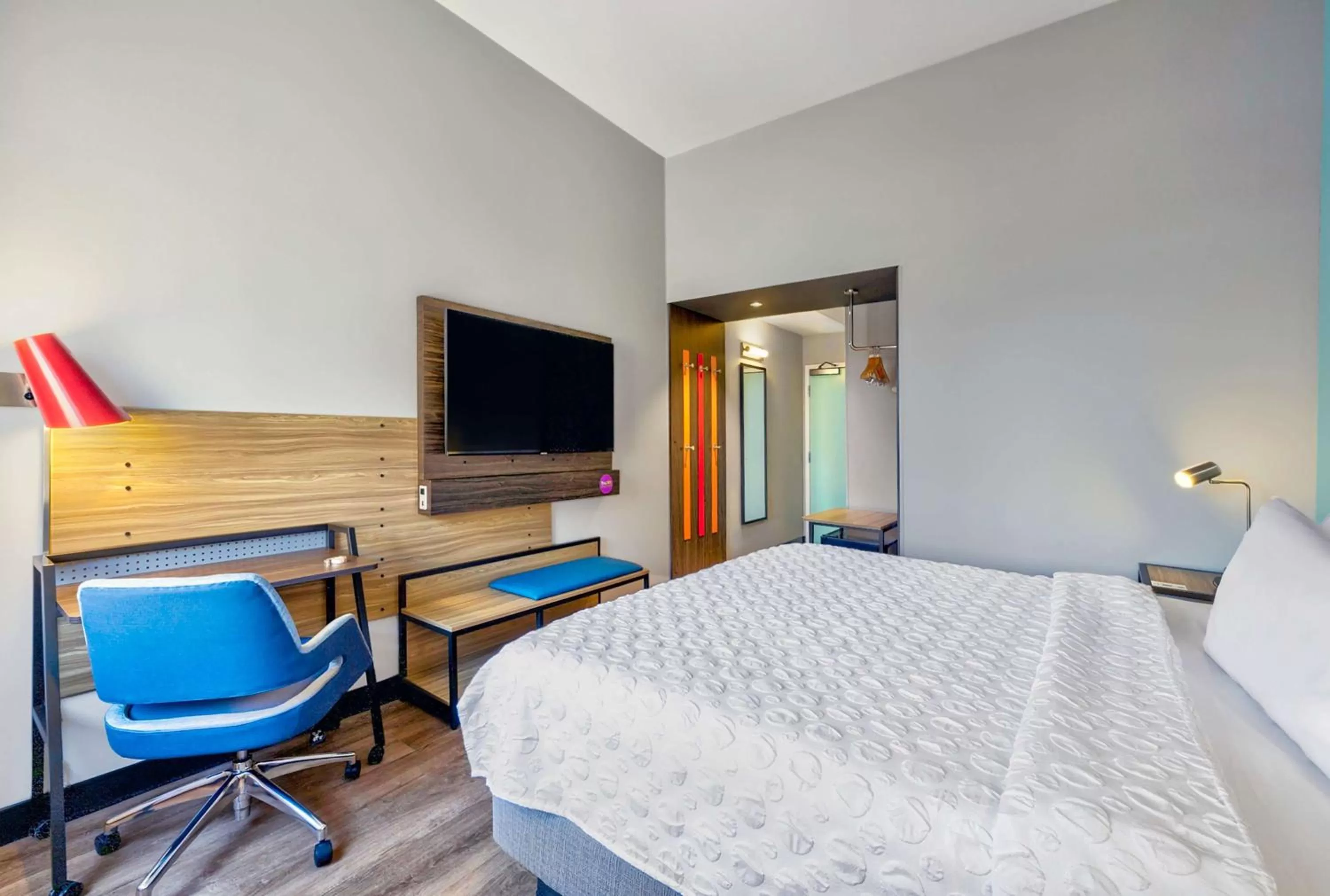 Bedroom, Bed in Tru By Hilton Minneapolis Downtown