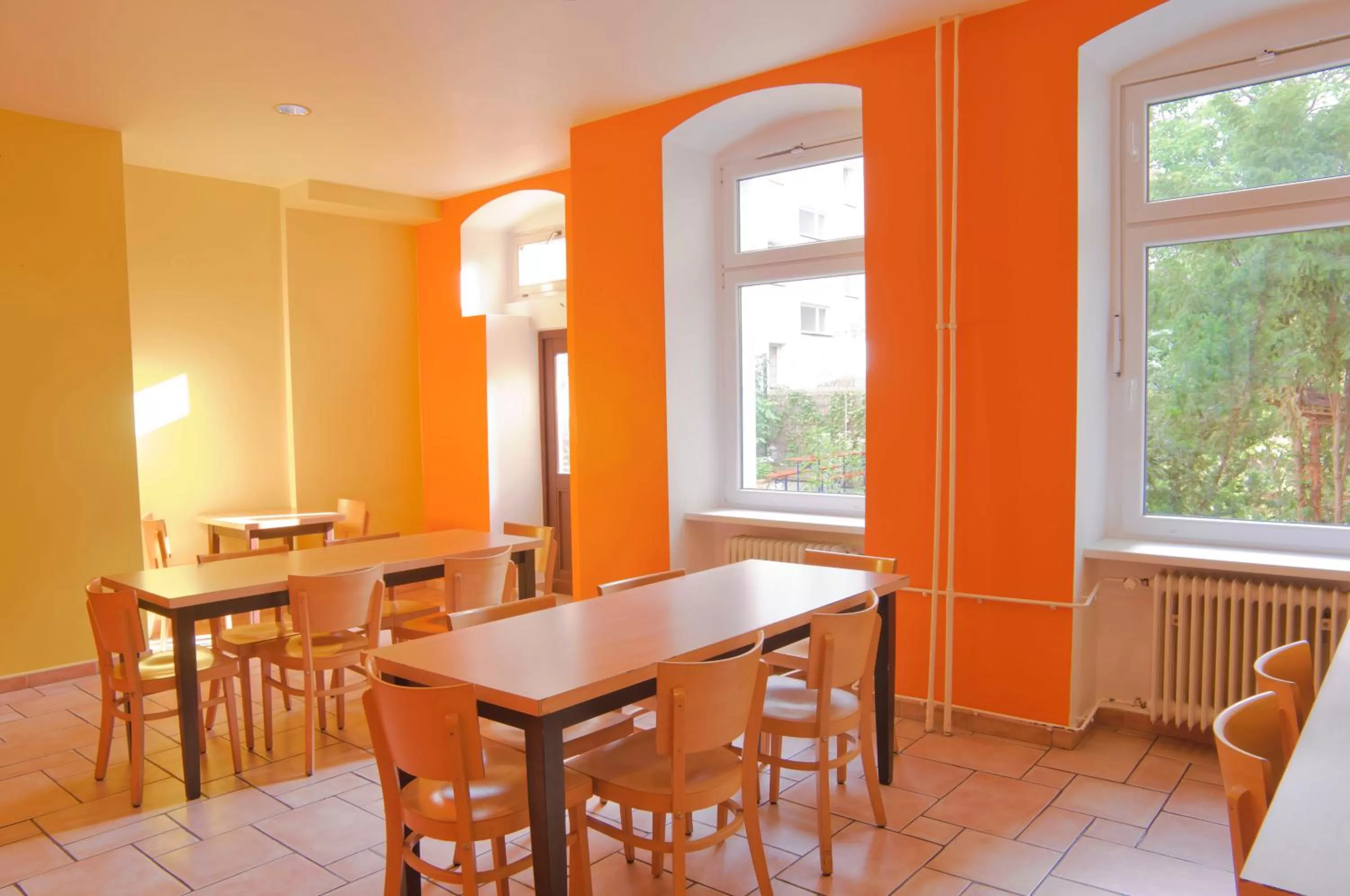 Restaurant/places to eat in Happy Hotel Berlin