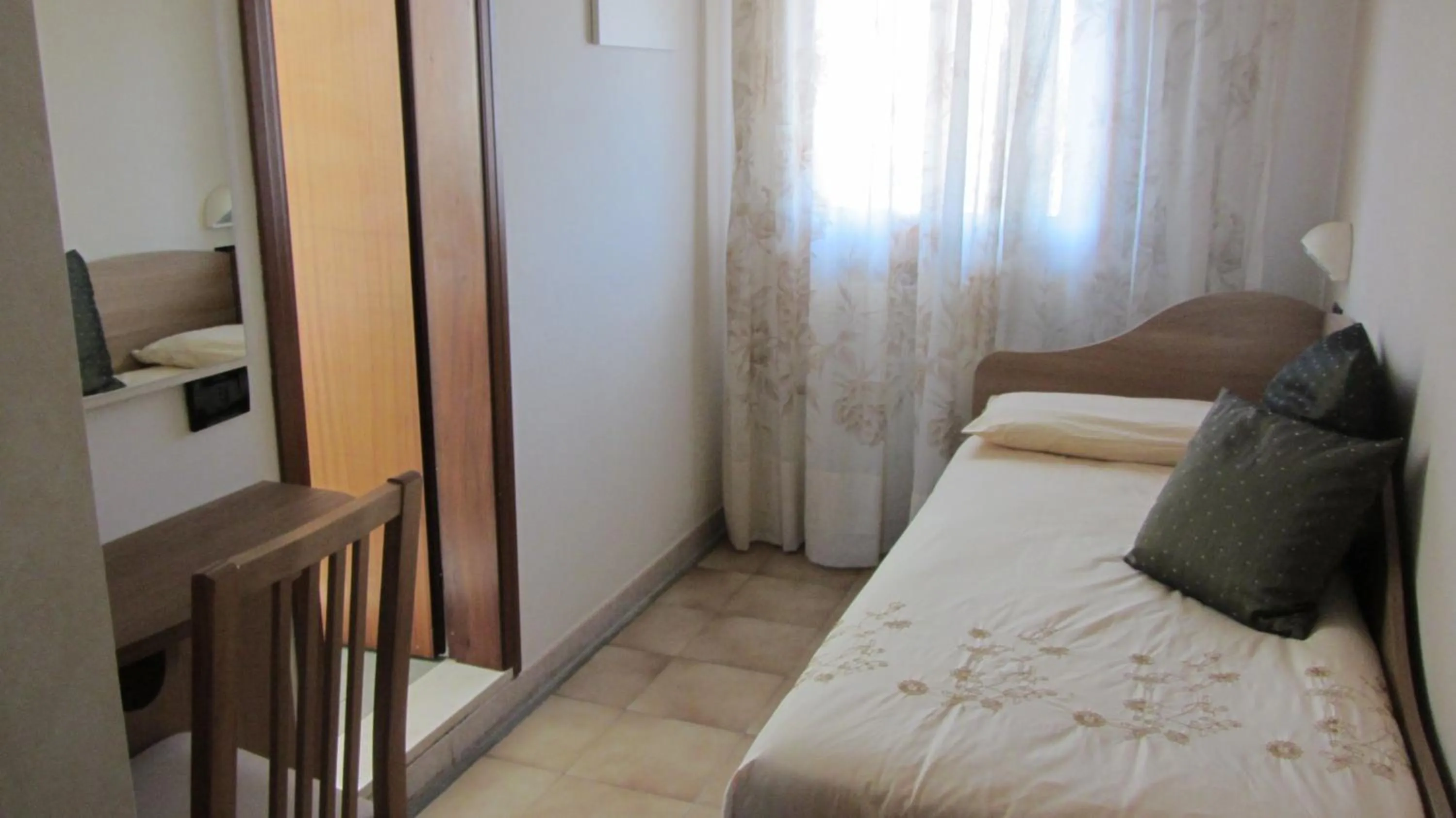 Photo of the whole room, Bed in Hotel Villa Dina