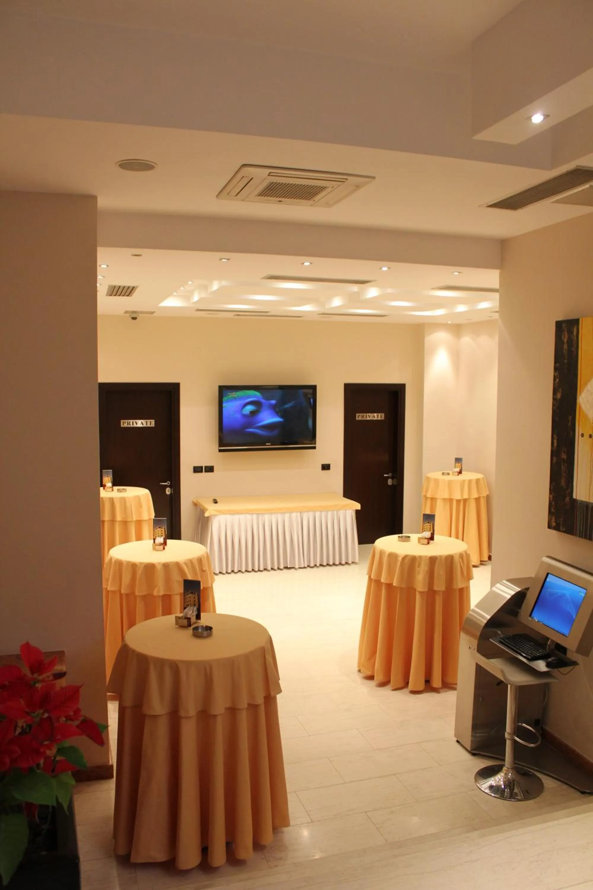 Business facilities in MonarC Hotel
