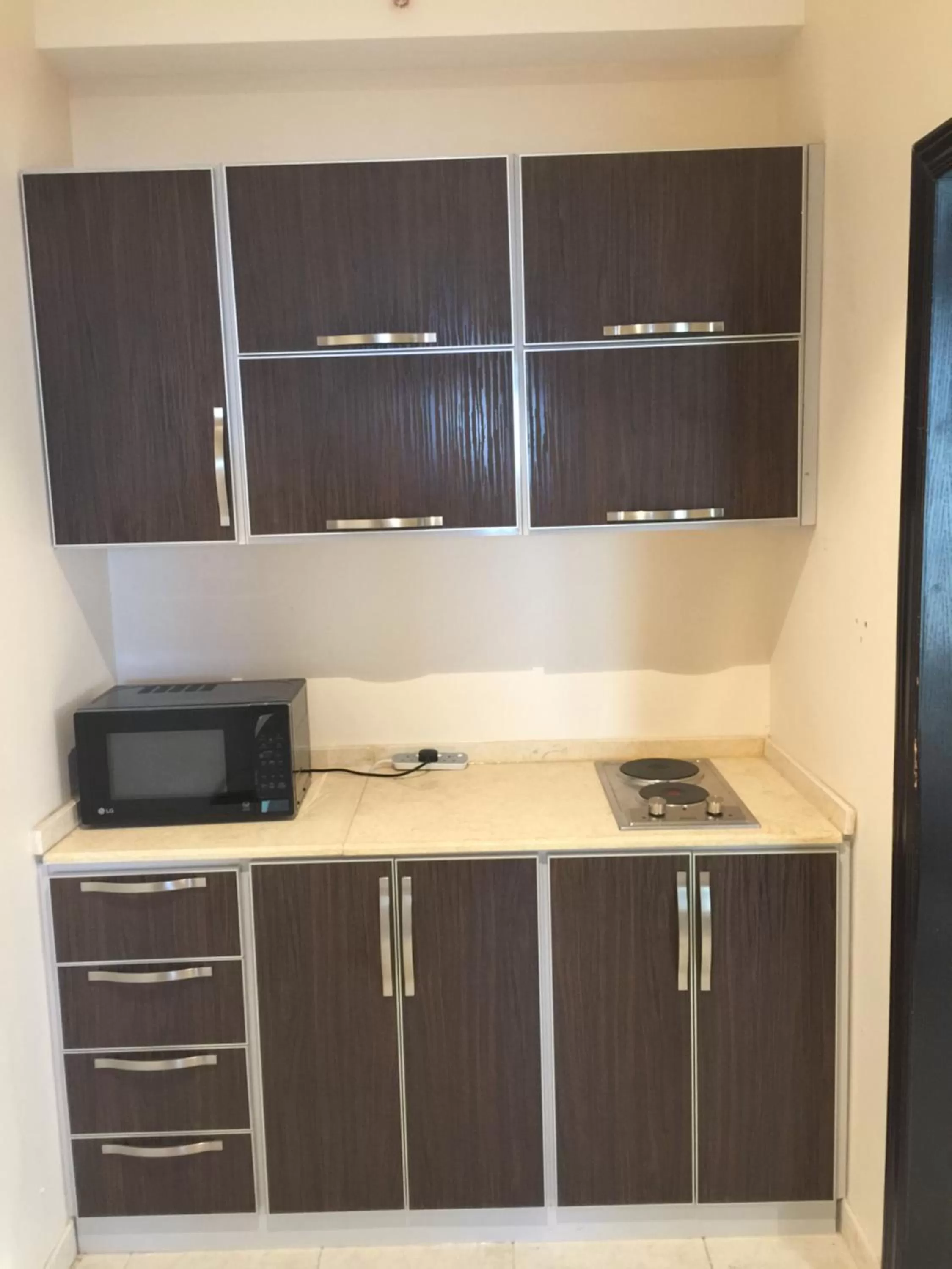 Kitchen/Kitchenette in Alshaheen Suites