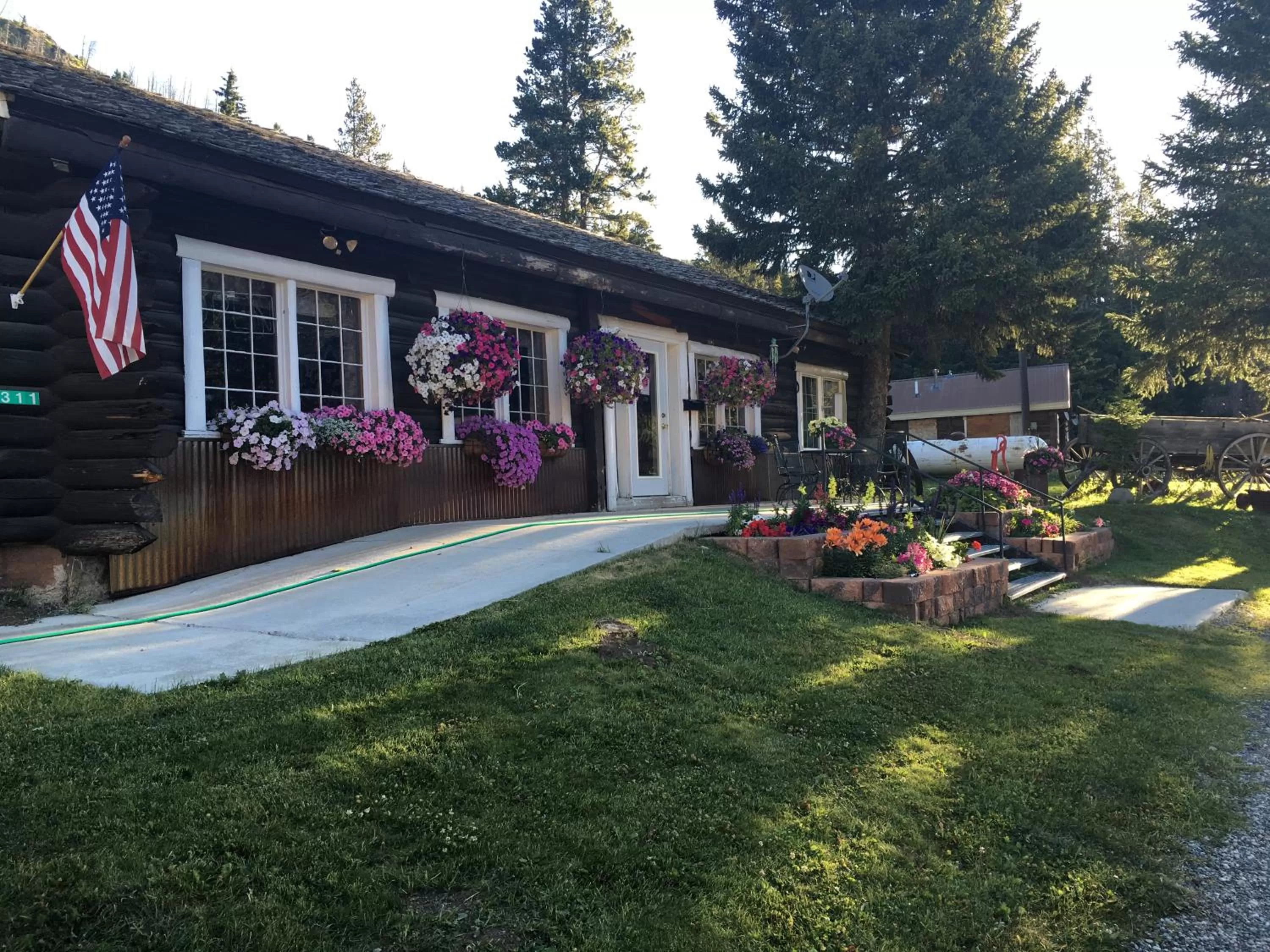 Facade/entrance in Antlers Lodge