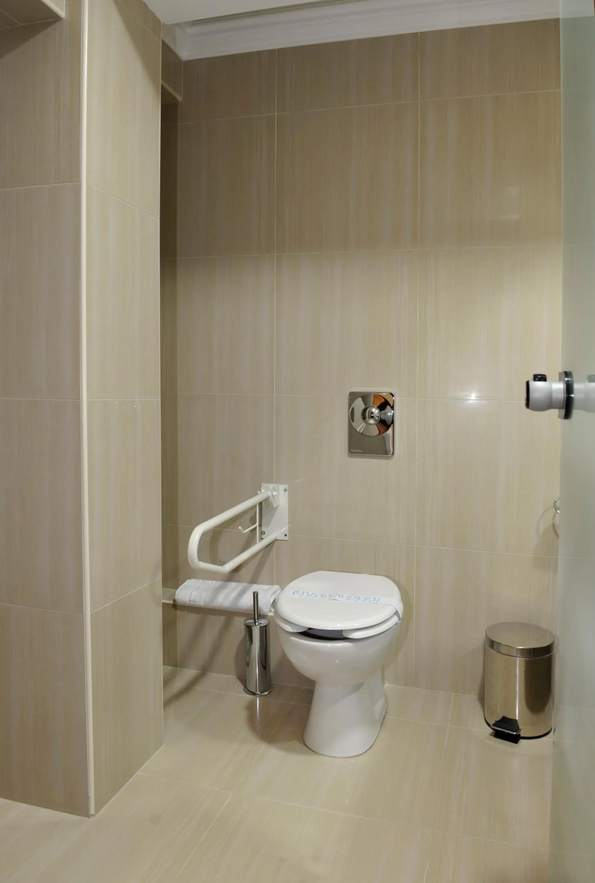 Bathroom in Europa Hotel