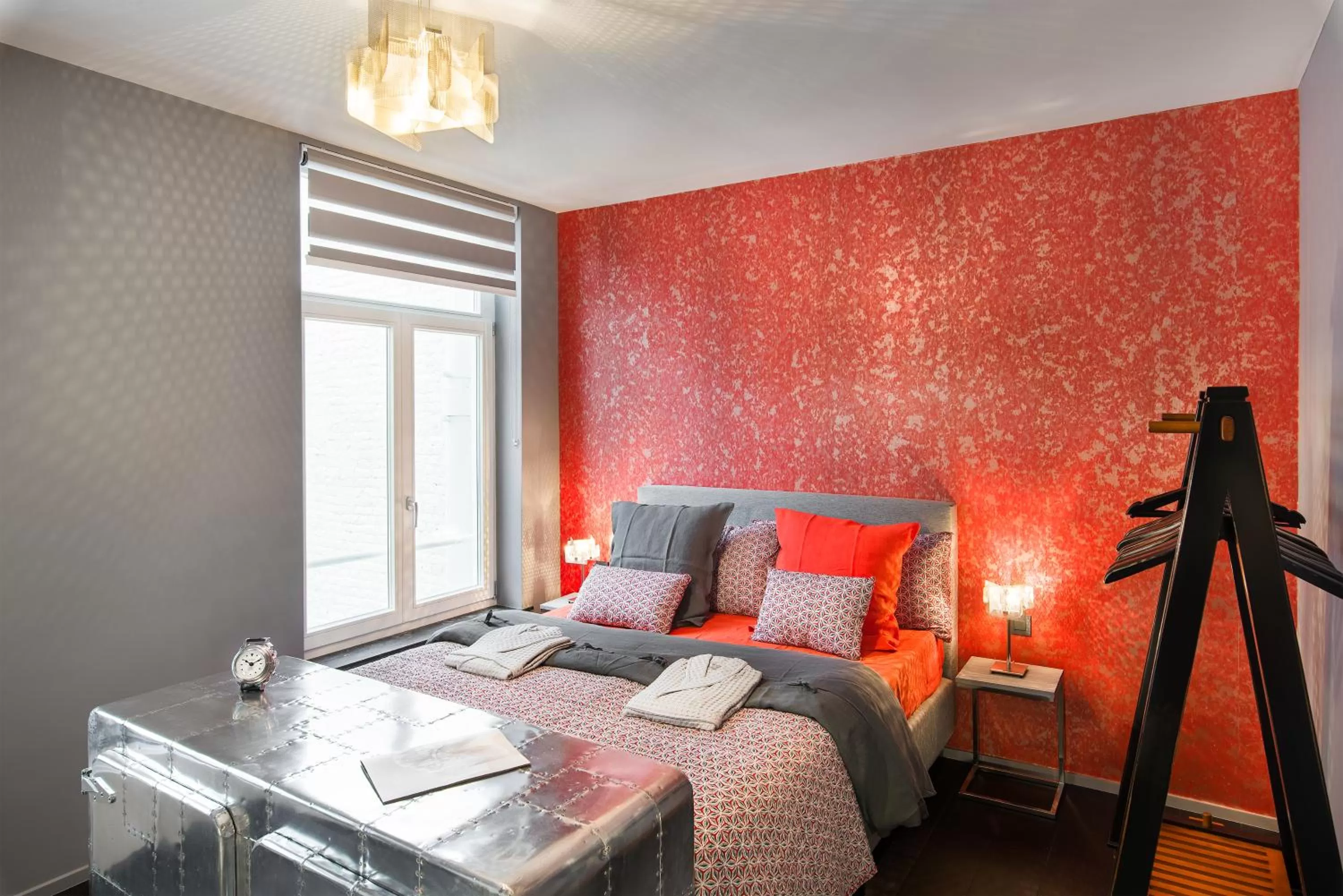 Photo of the whole room, Bed in All In One