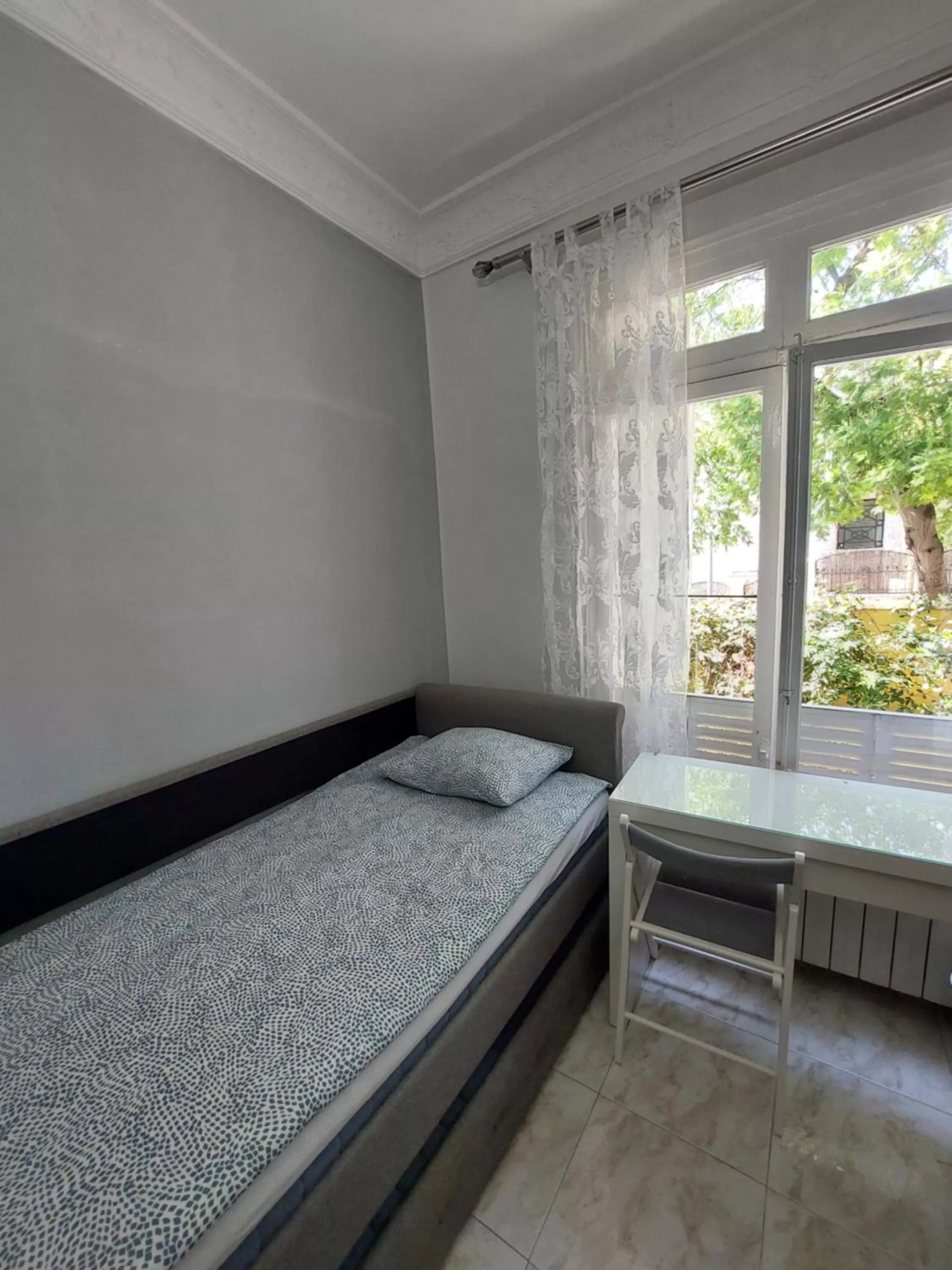 Bed in N1 Casa de Madrid - greenpeace line