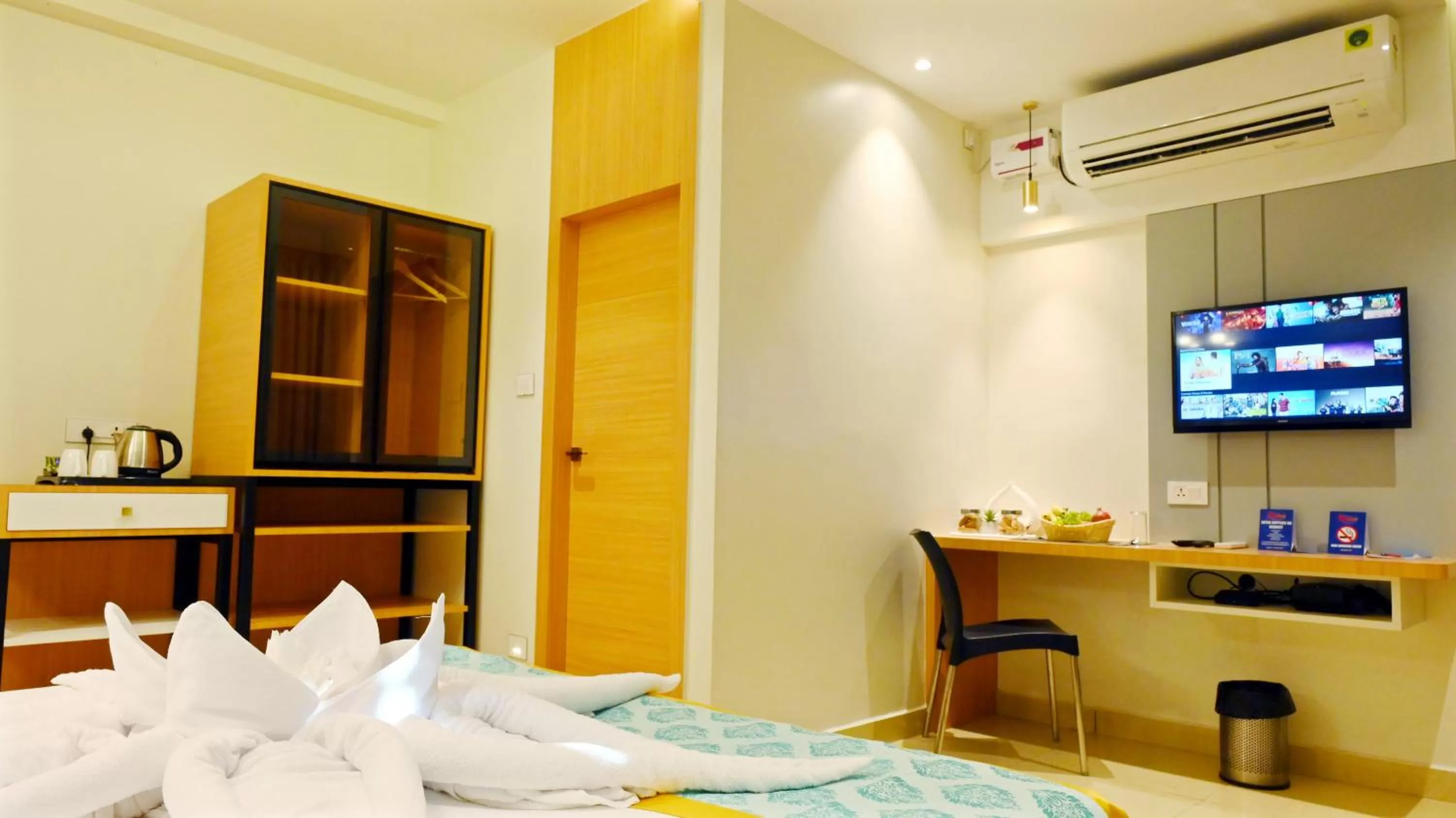 TV and multimedia in Hotel Sri Krishna Residency