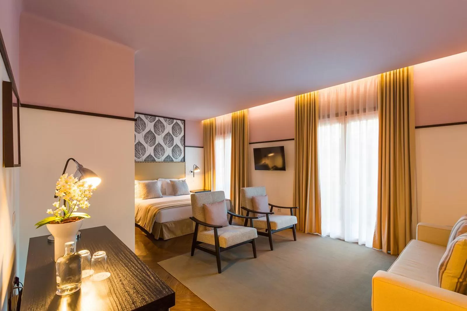 Photo of the whole room, Bed in Castanheiro Boutique Hotel