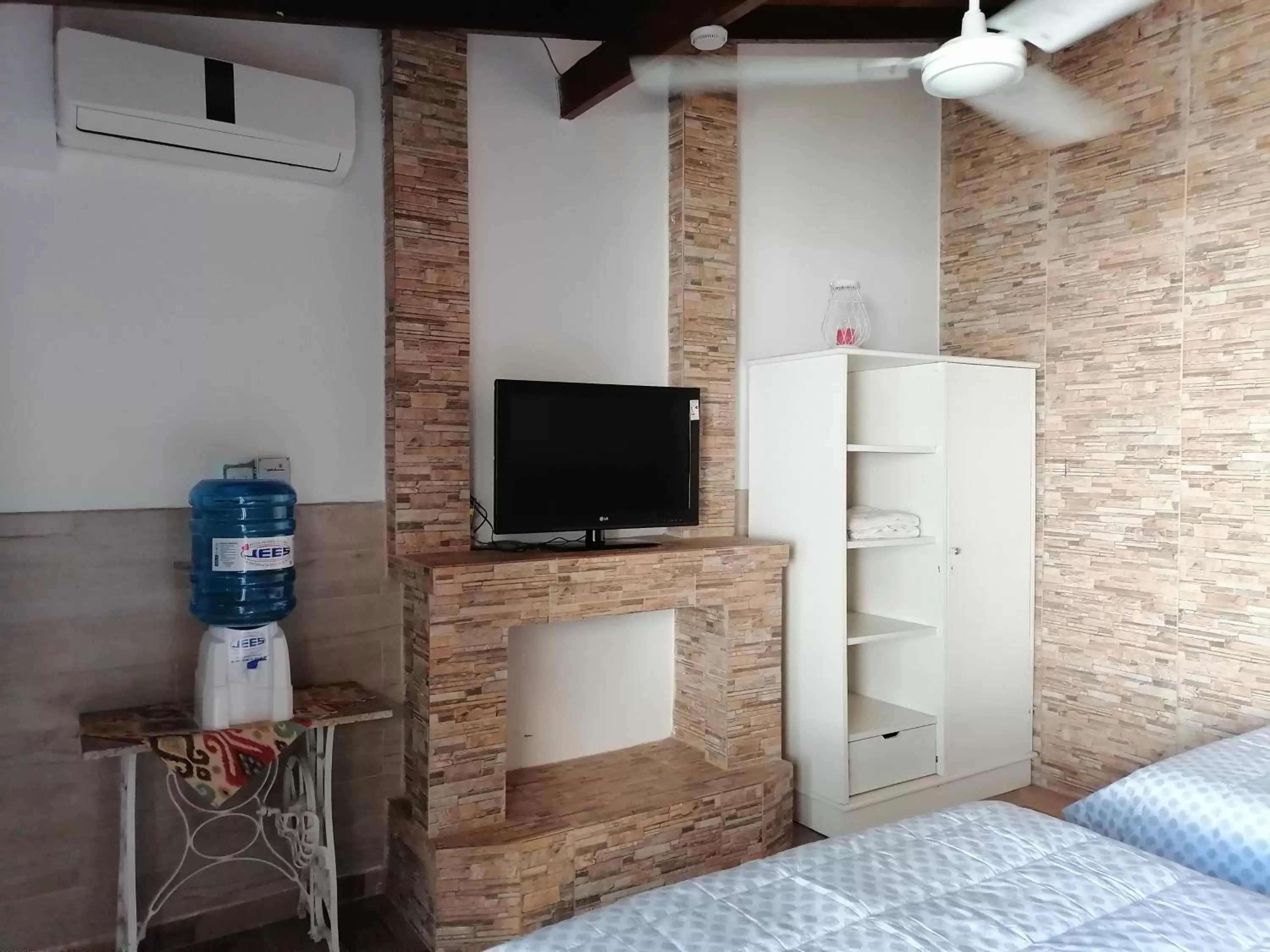 TV and multimedia, TV/Entertainment Center in Granados B&B