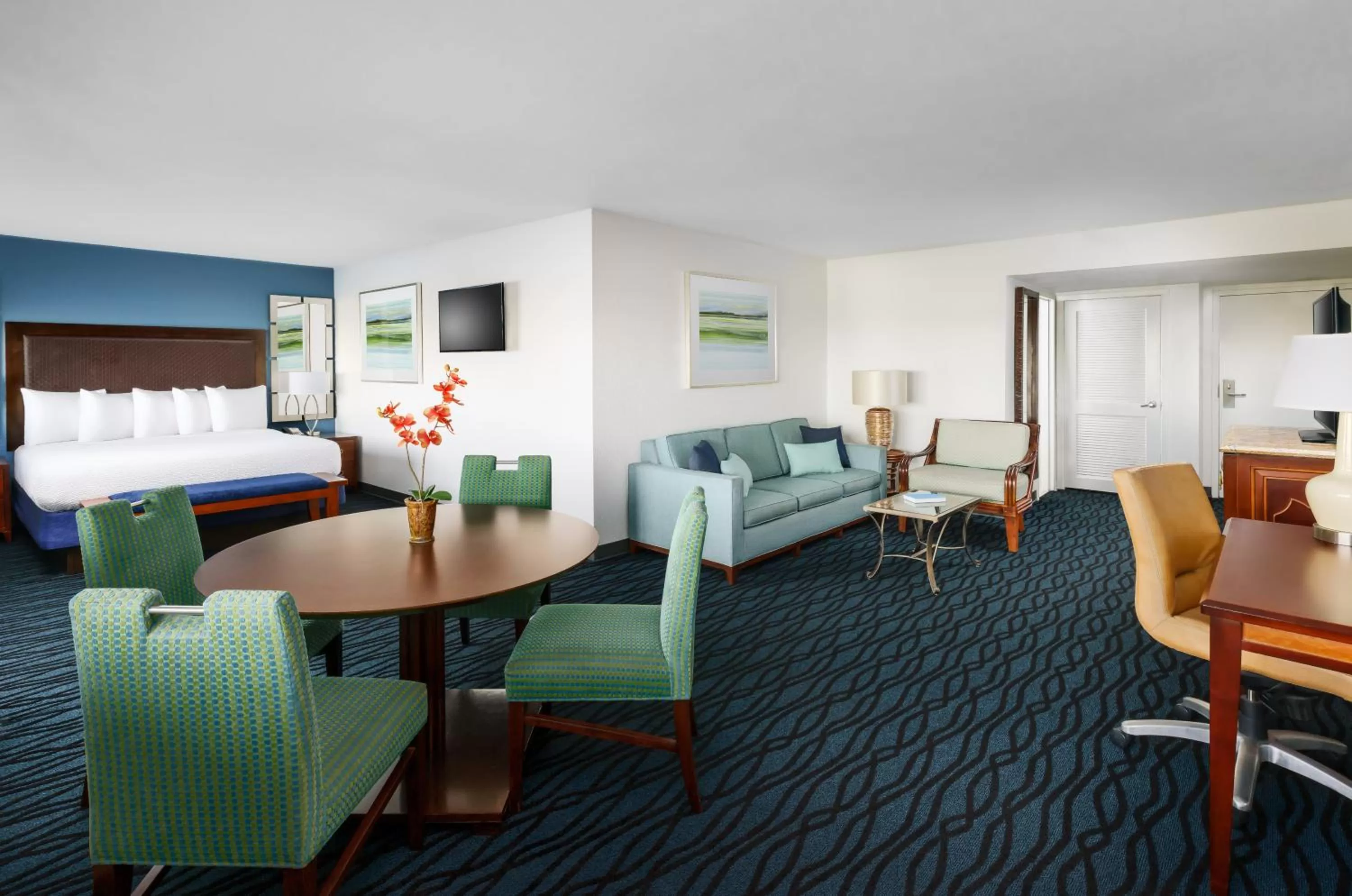 Seating area, Bed in Coco Key Hotel & Water Park Resort