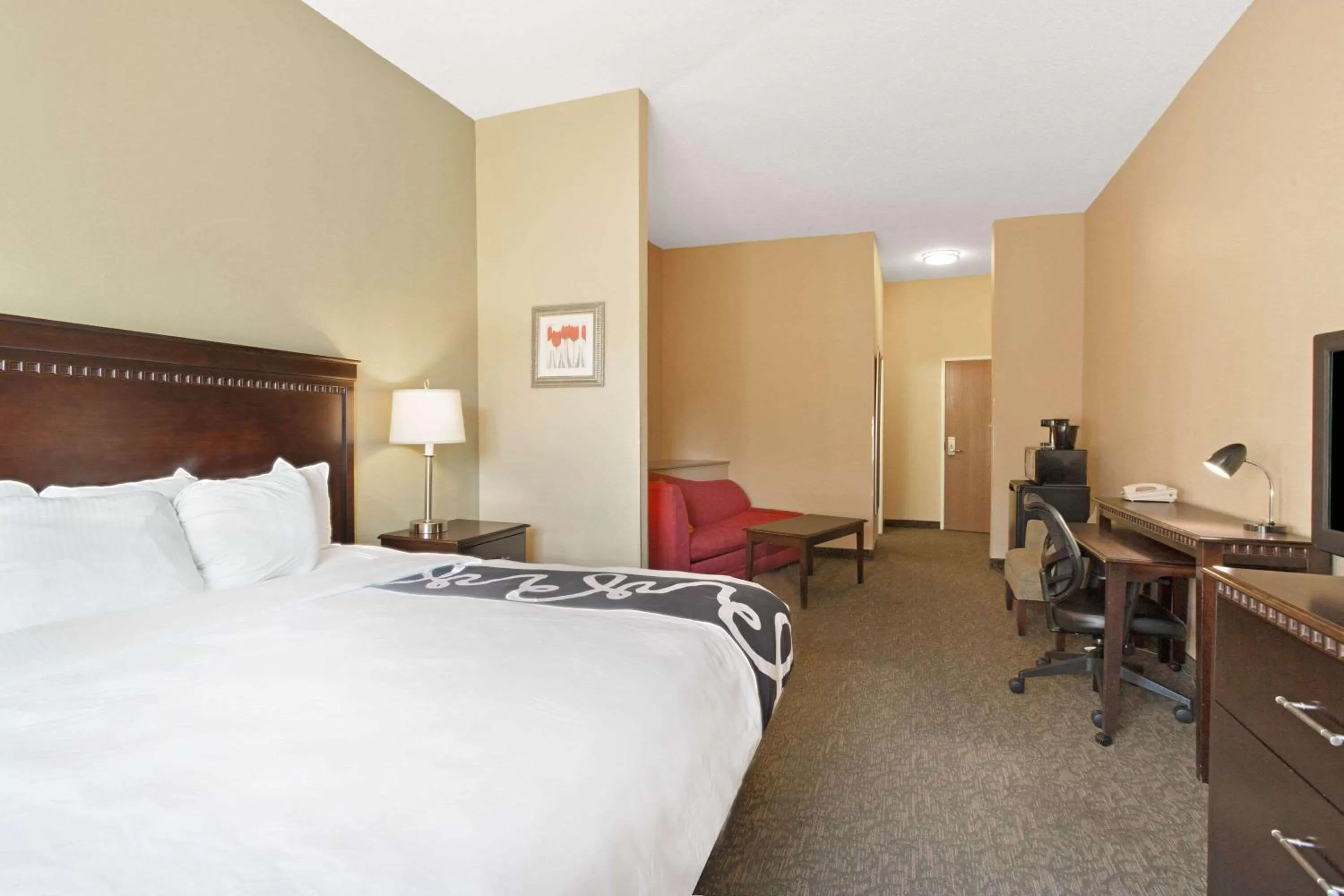 Photo of the whole room, Bed in La Quinta by Wyndham Richmond - Kings Dominion