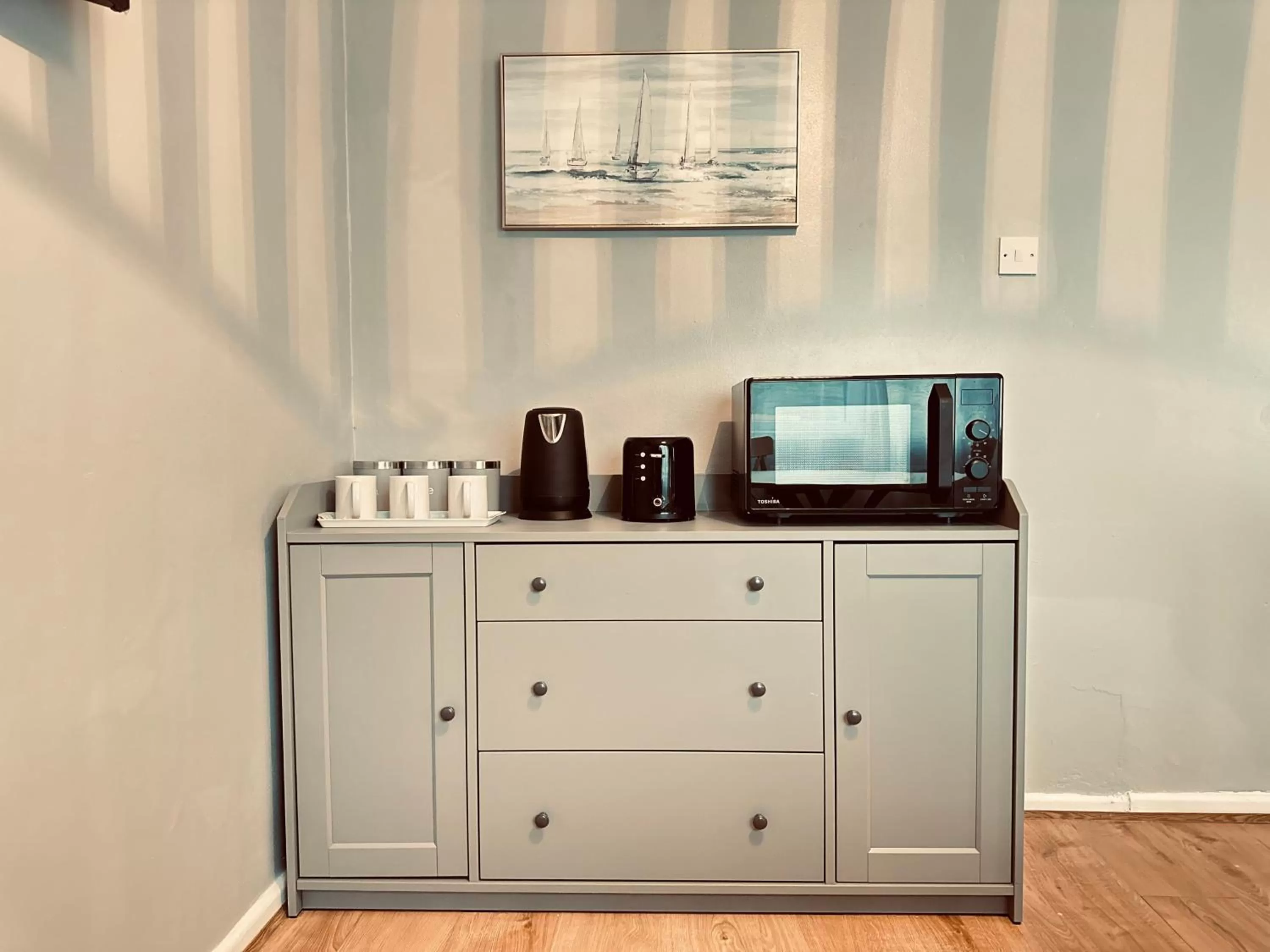 Coffee/tea facilities, TV/Entertainment Center in Sandys Holidays Home