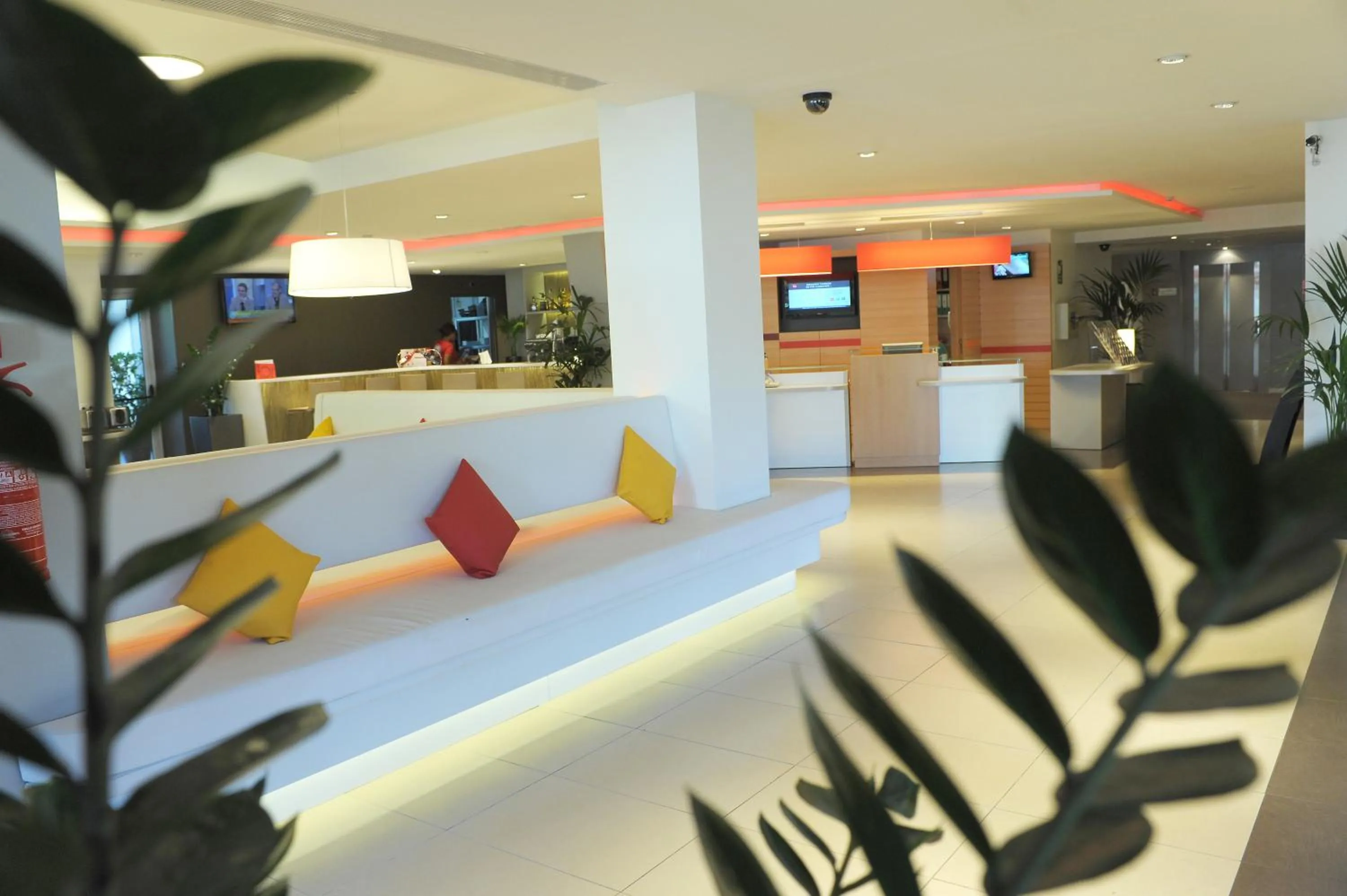 Lobby or reception in Ibis Cornella