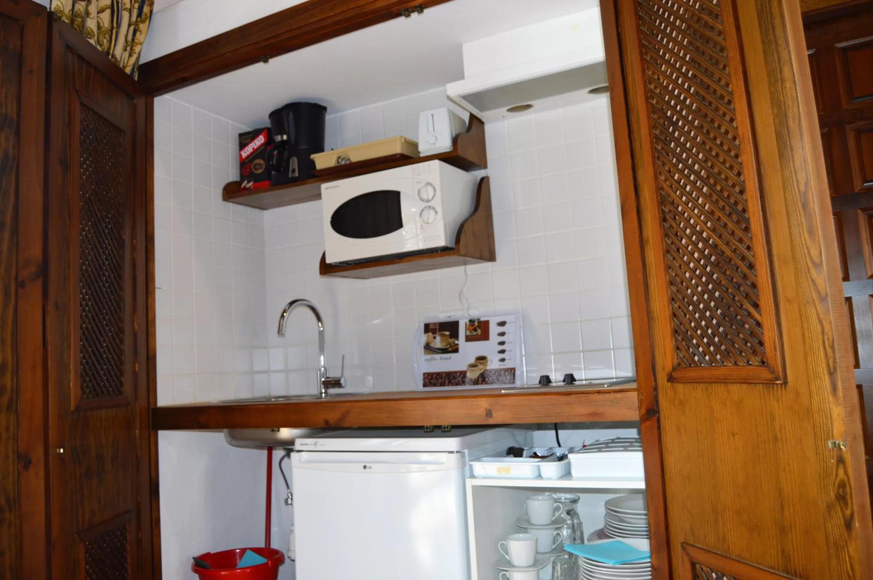 Apartamentos Turísticos - Hostal Los Alisos