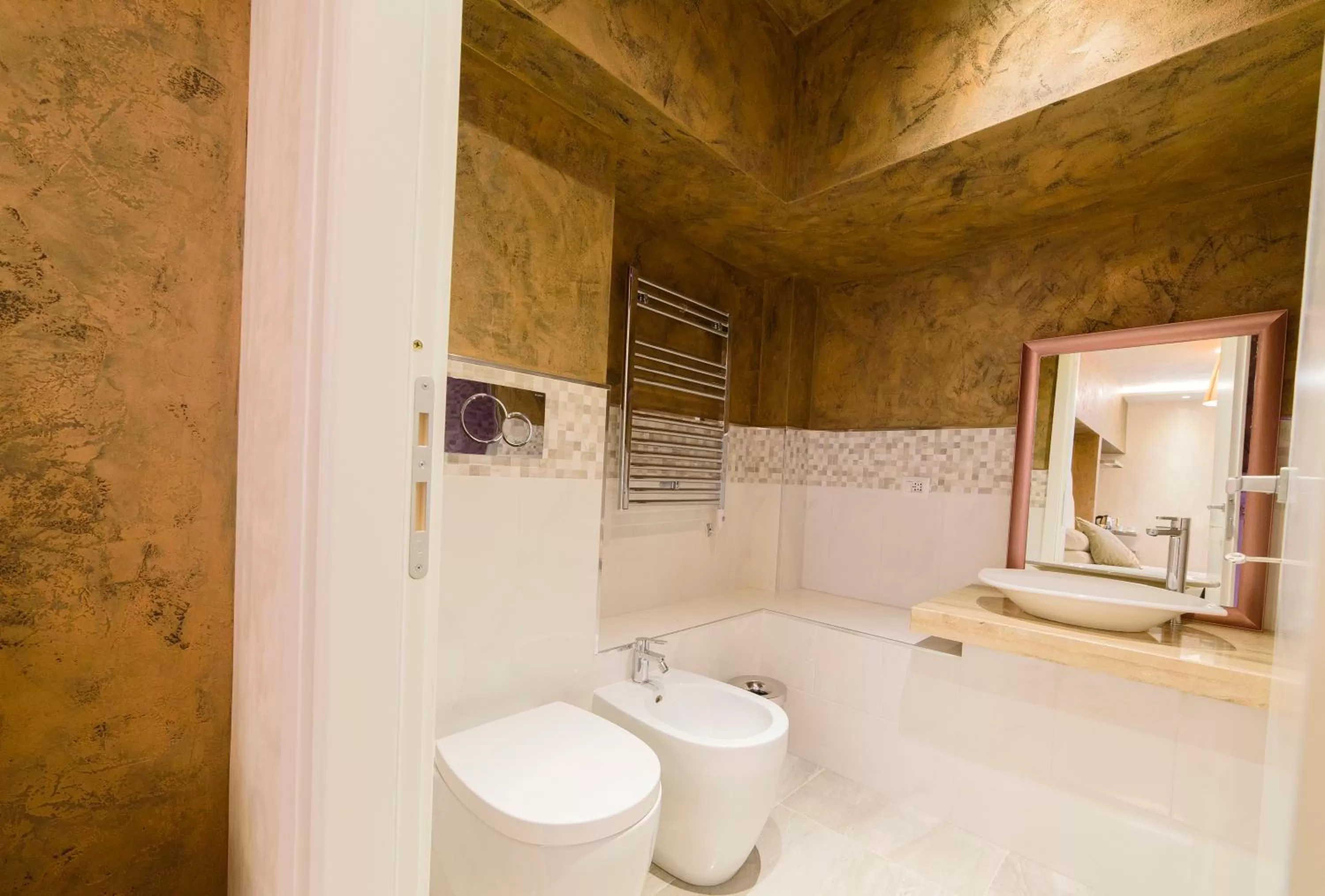 Shower in Hotel Vespasiano