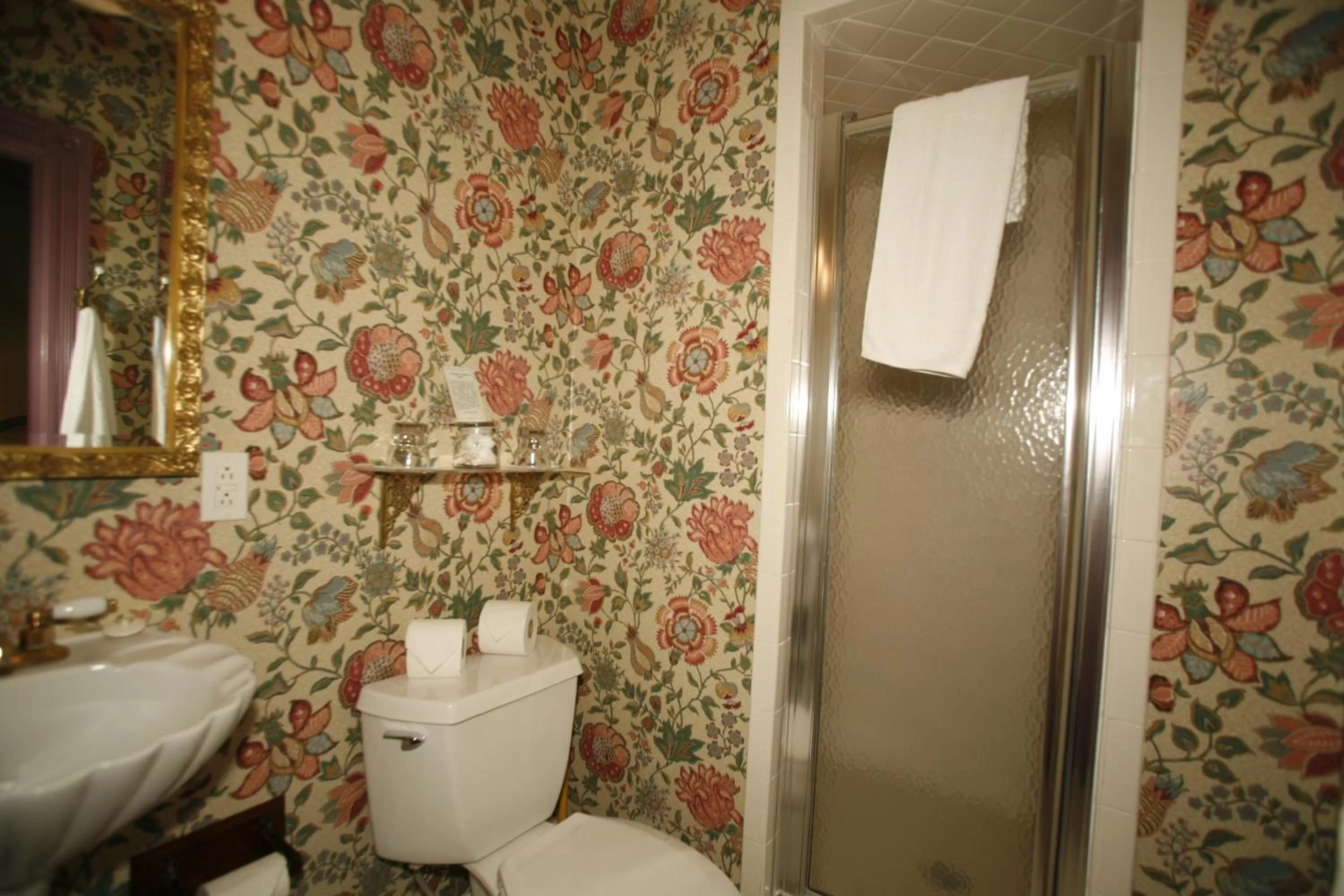 Bathroom in Parsonage Inn Bed and Breakfast