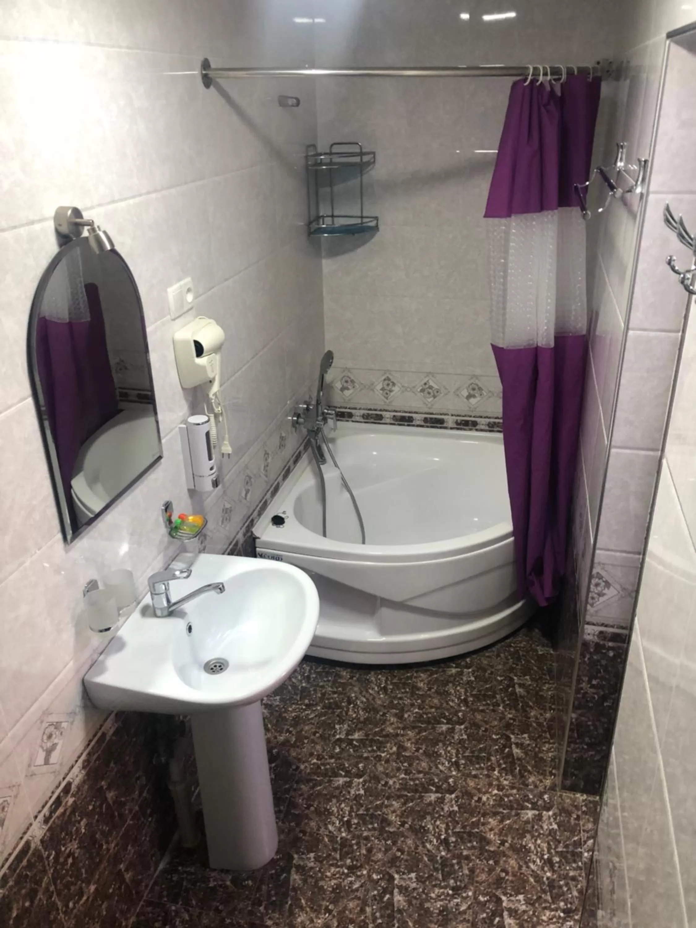 Bathroom in Tilyakori Hotel