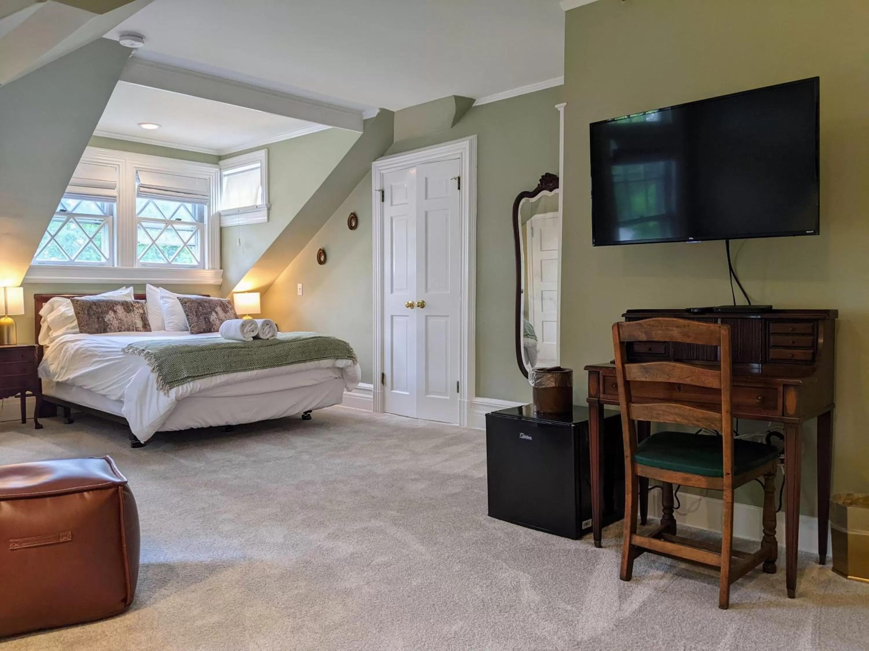 Bed in Stanton House Inn