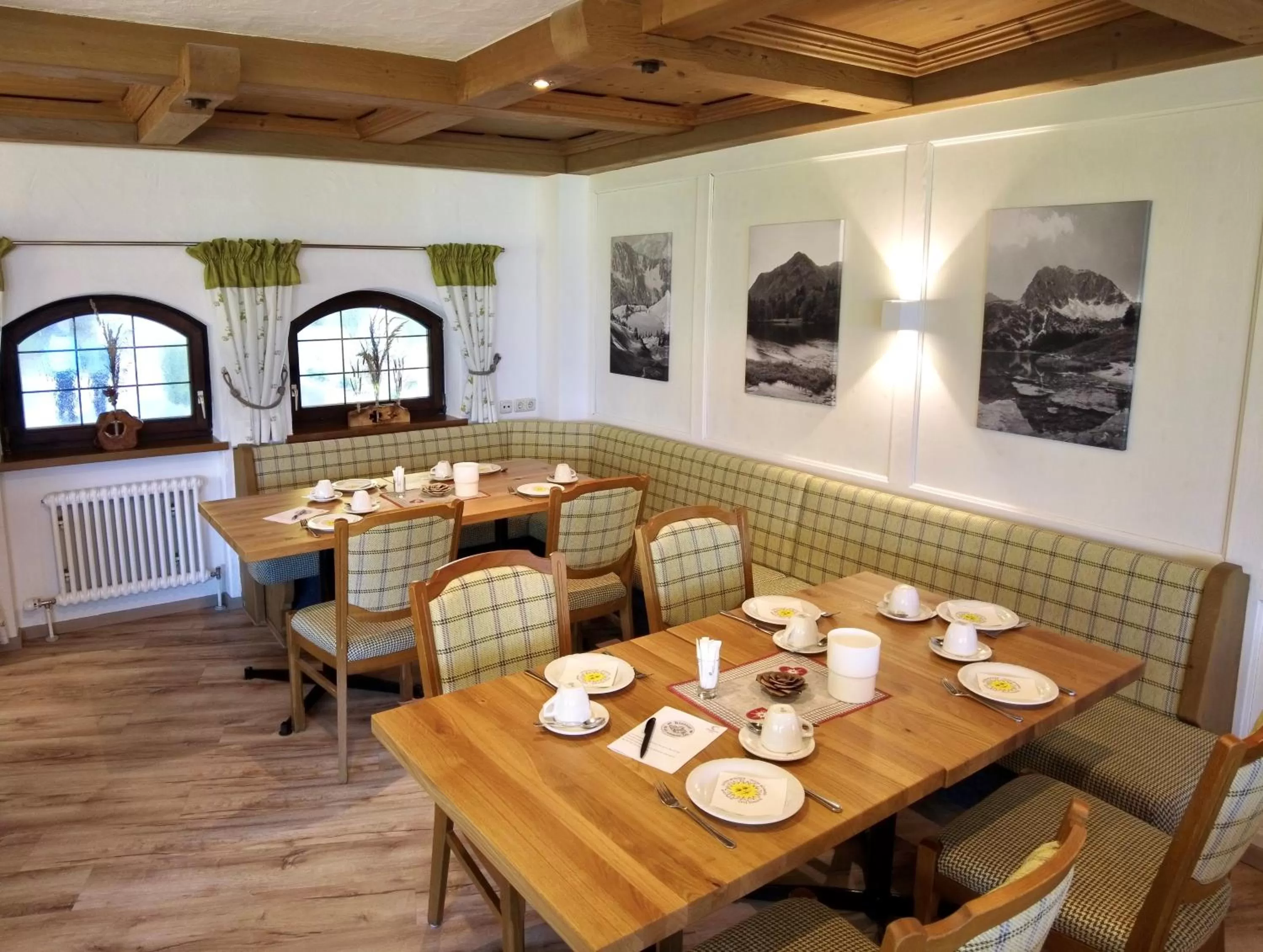 Restaurant/Places to Eat in Naturhotel Café Waldesruhe