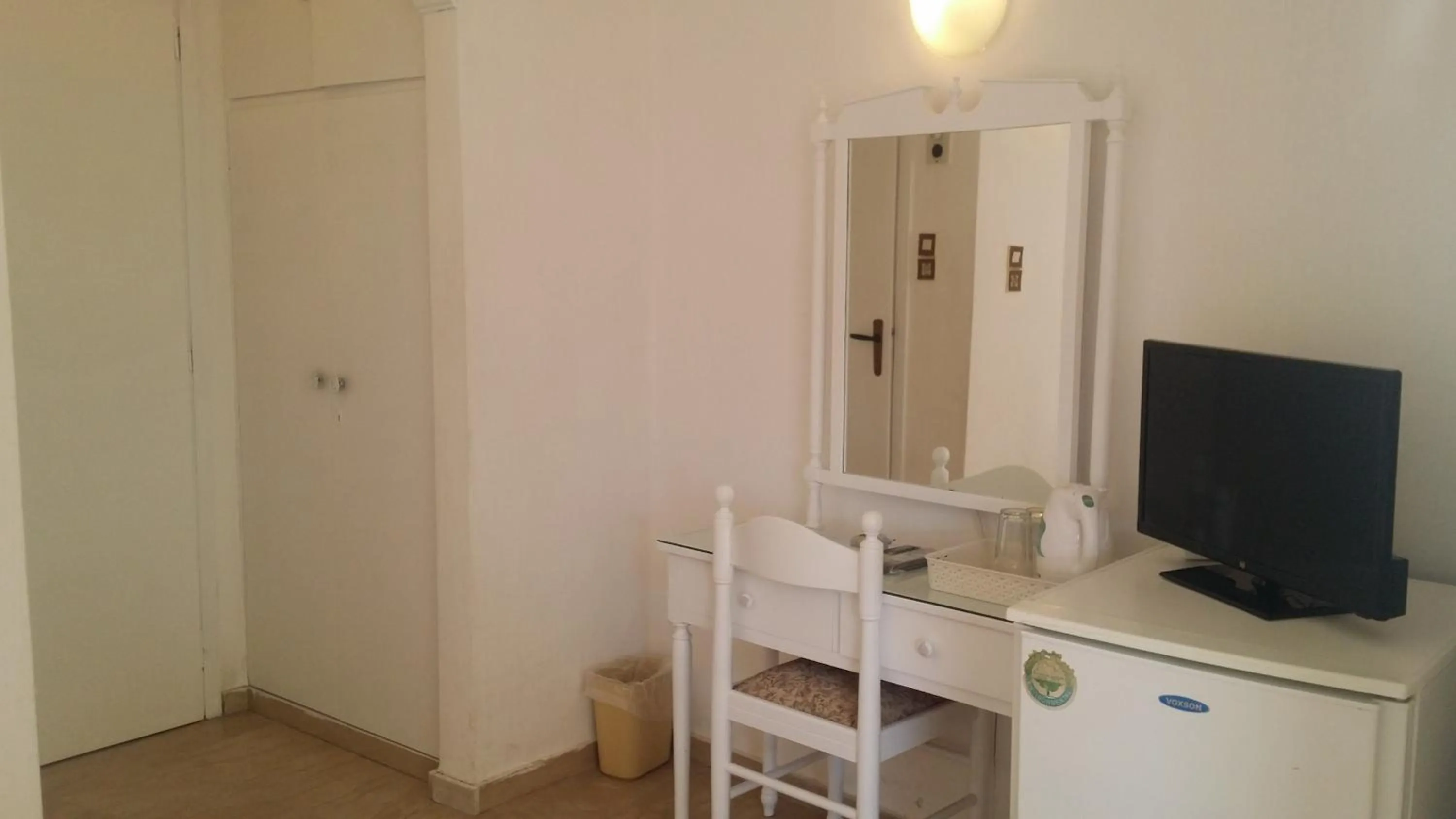 Photo of the whole room in Rachel Hotel