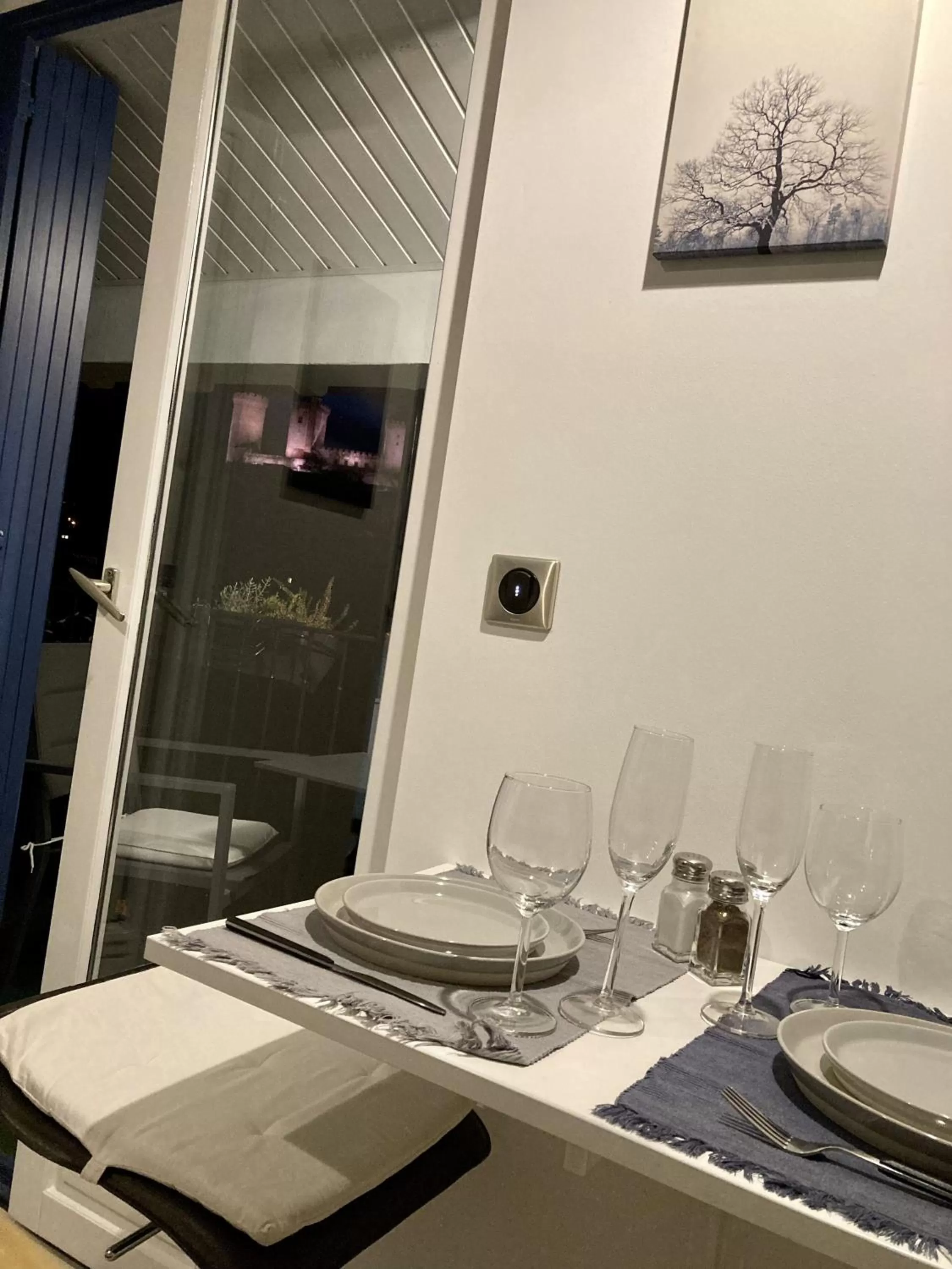 Dining area in AUX 4 LOGIS - Studio Le Roof - Une vue splendide - Petit déjeuner offert 1ère nuit