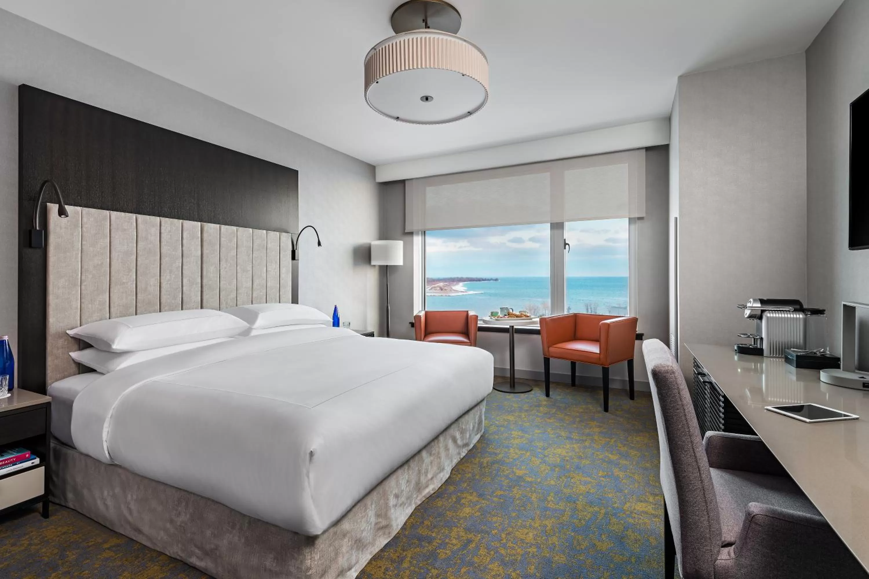 Lake view, Bed in Hotel X Toronto, a Destination by Hyatt Hotel