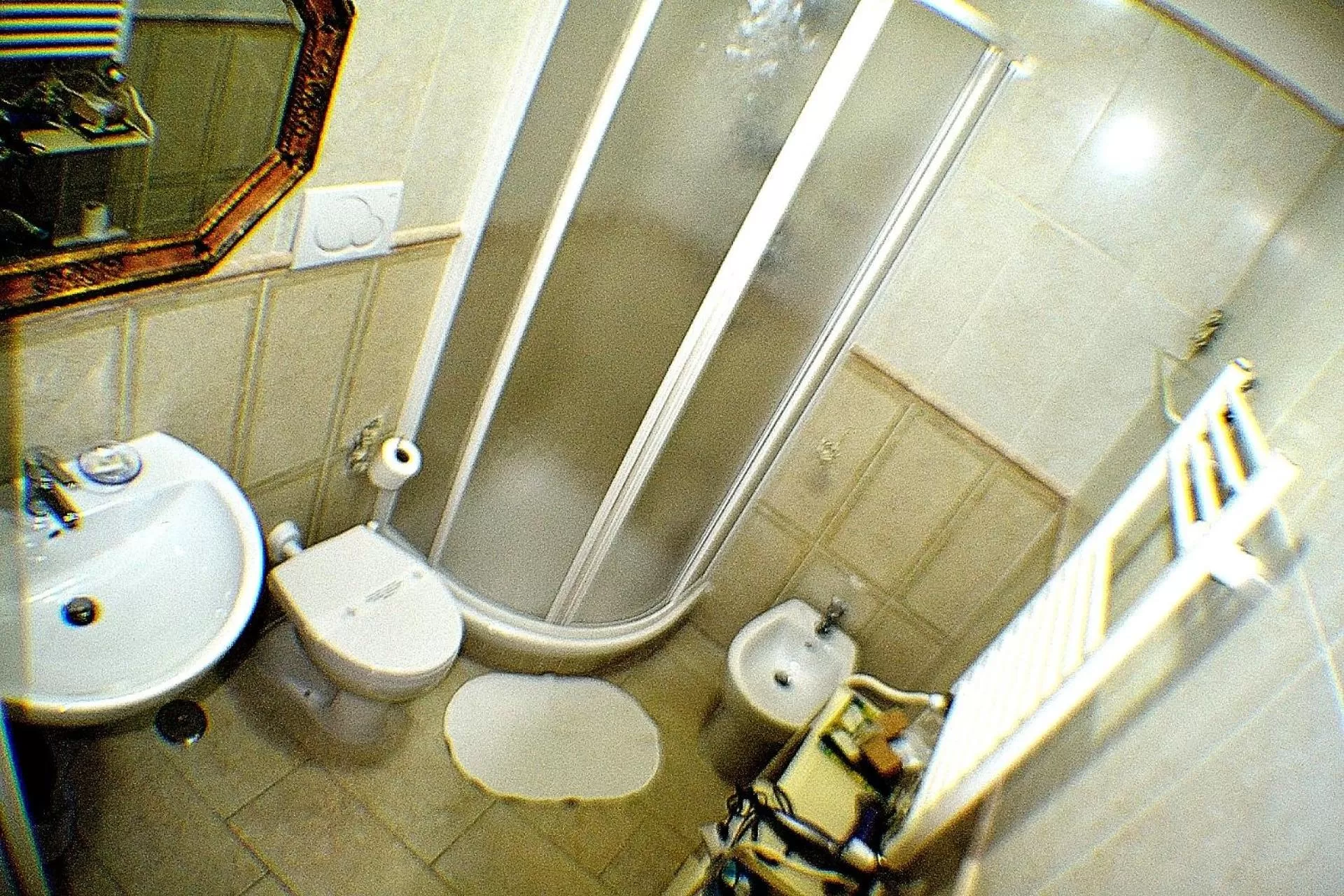 Bathroom in Tucci's Roma Guest House