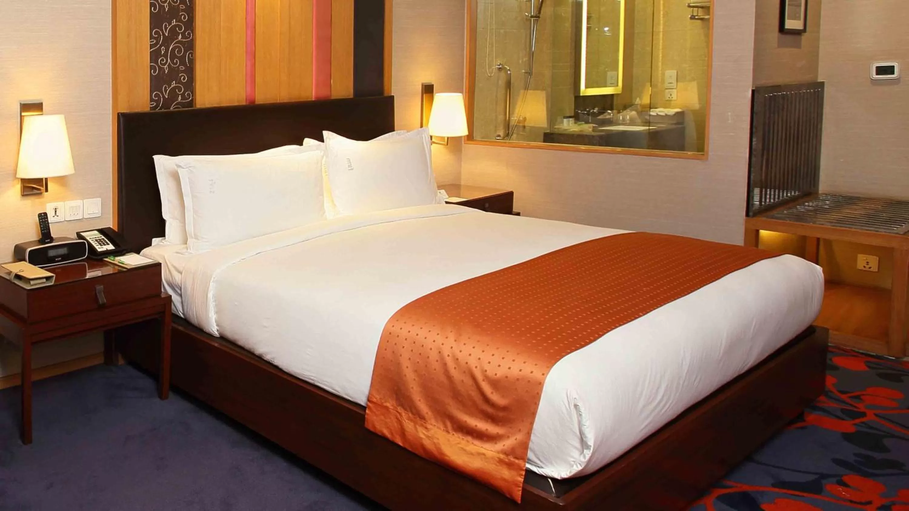 Photo of the whole room, Bed in Holiday Inn New Delhi Mayur Vihar Noida by IHG