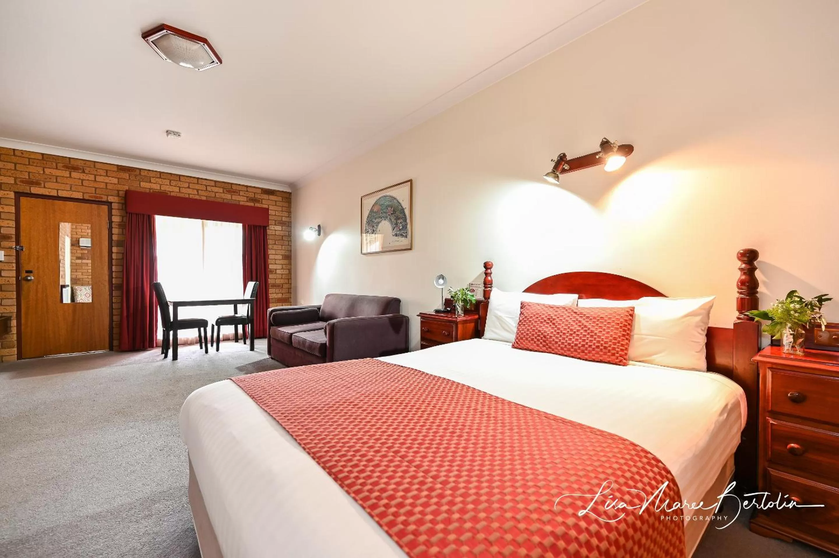 Bed in Narrandera Club Motor Inn