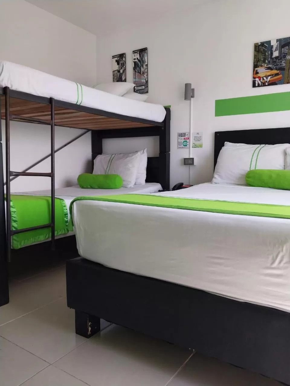 Photo of the whole room in HOTEL COLOURS Cali