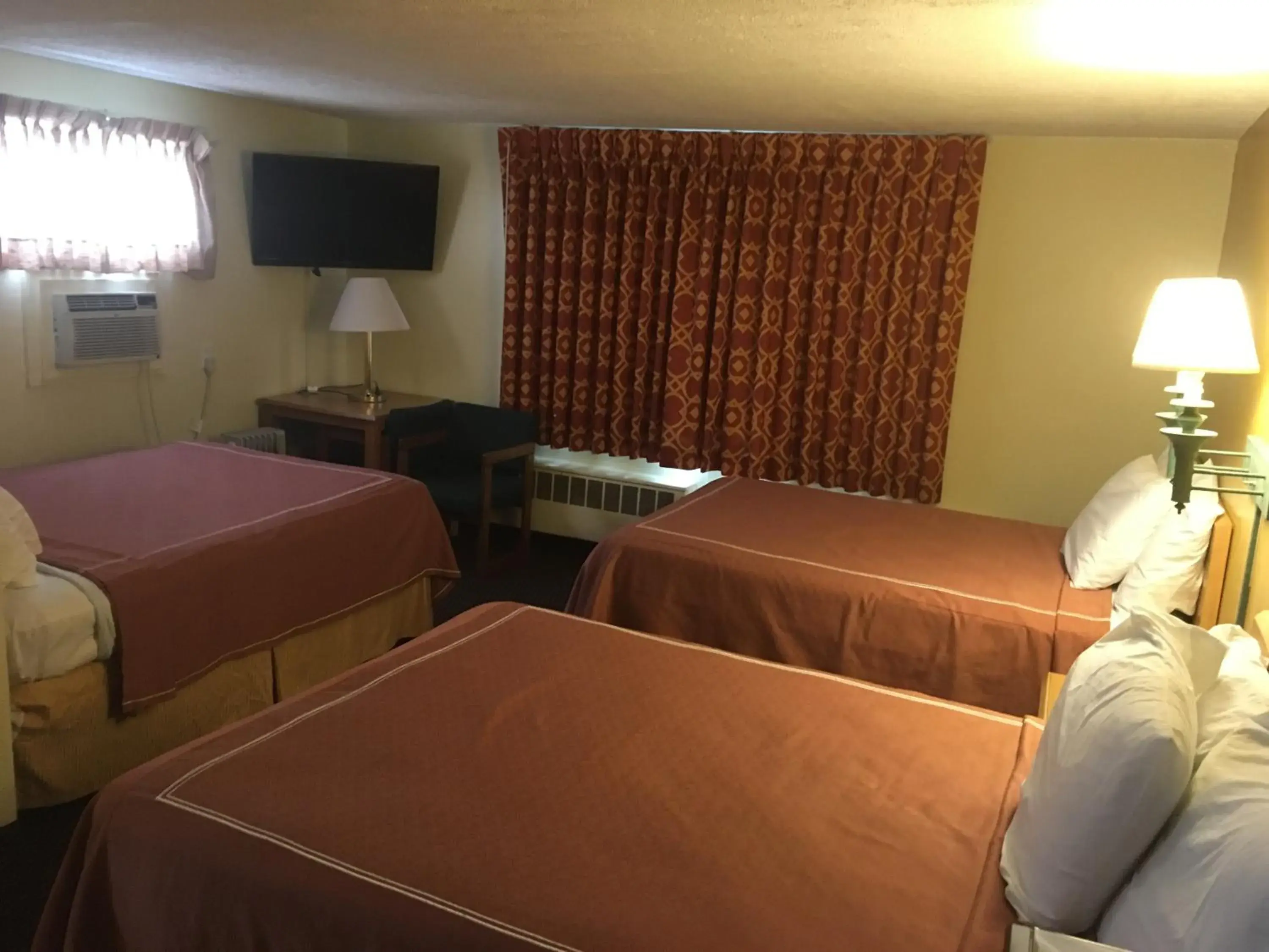 Family Room - Non-Smoking in Caravan Motel Family Room - Non-Smoking in Caravan Motel