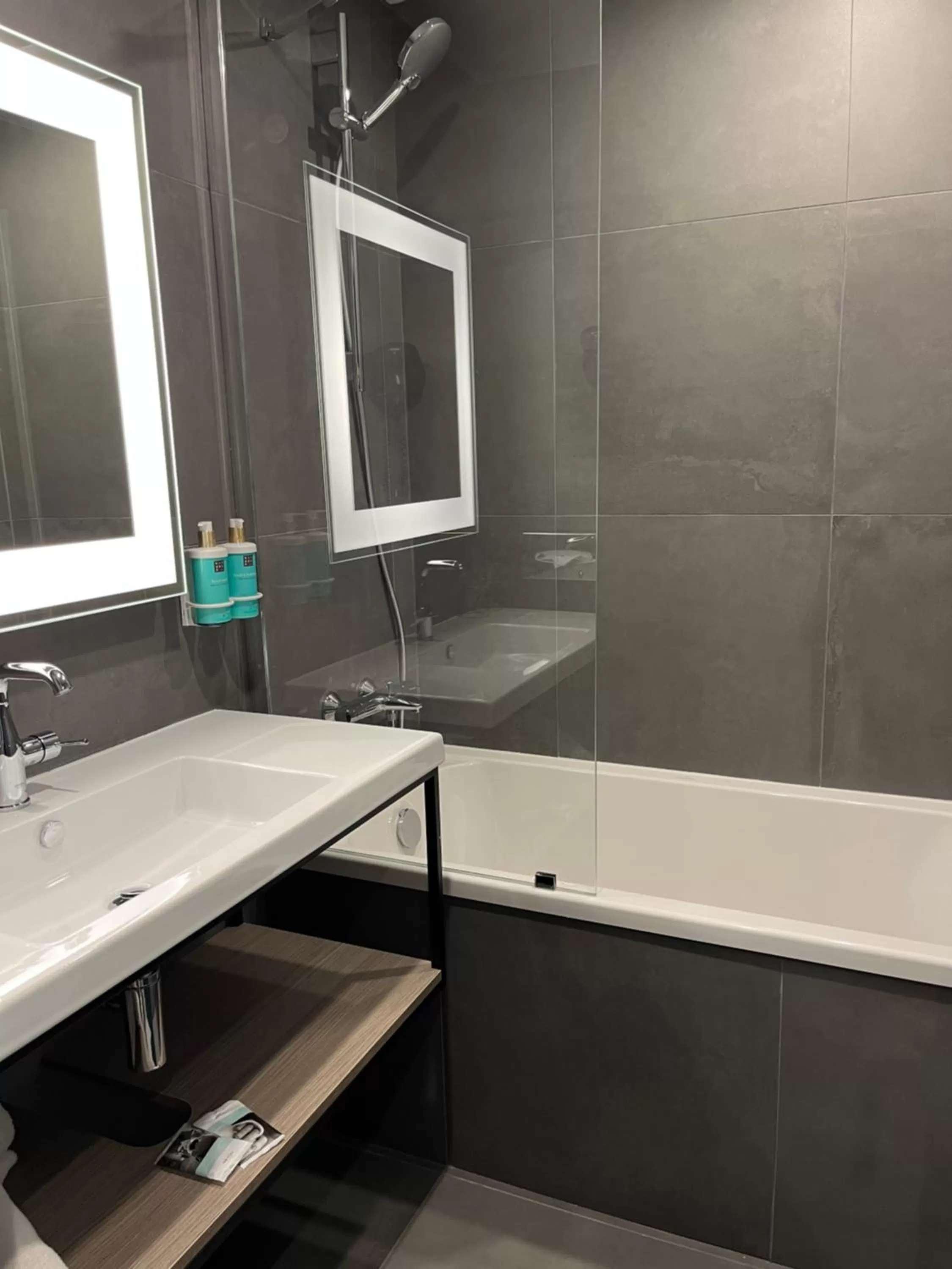 Bathroom in Novotel Angers Lac de Maine