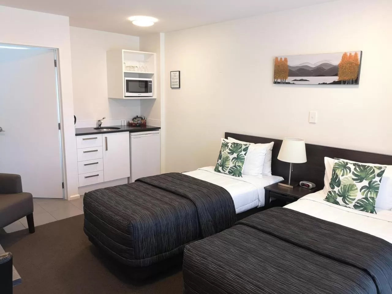 Bed in Airport Palms Motel