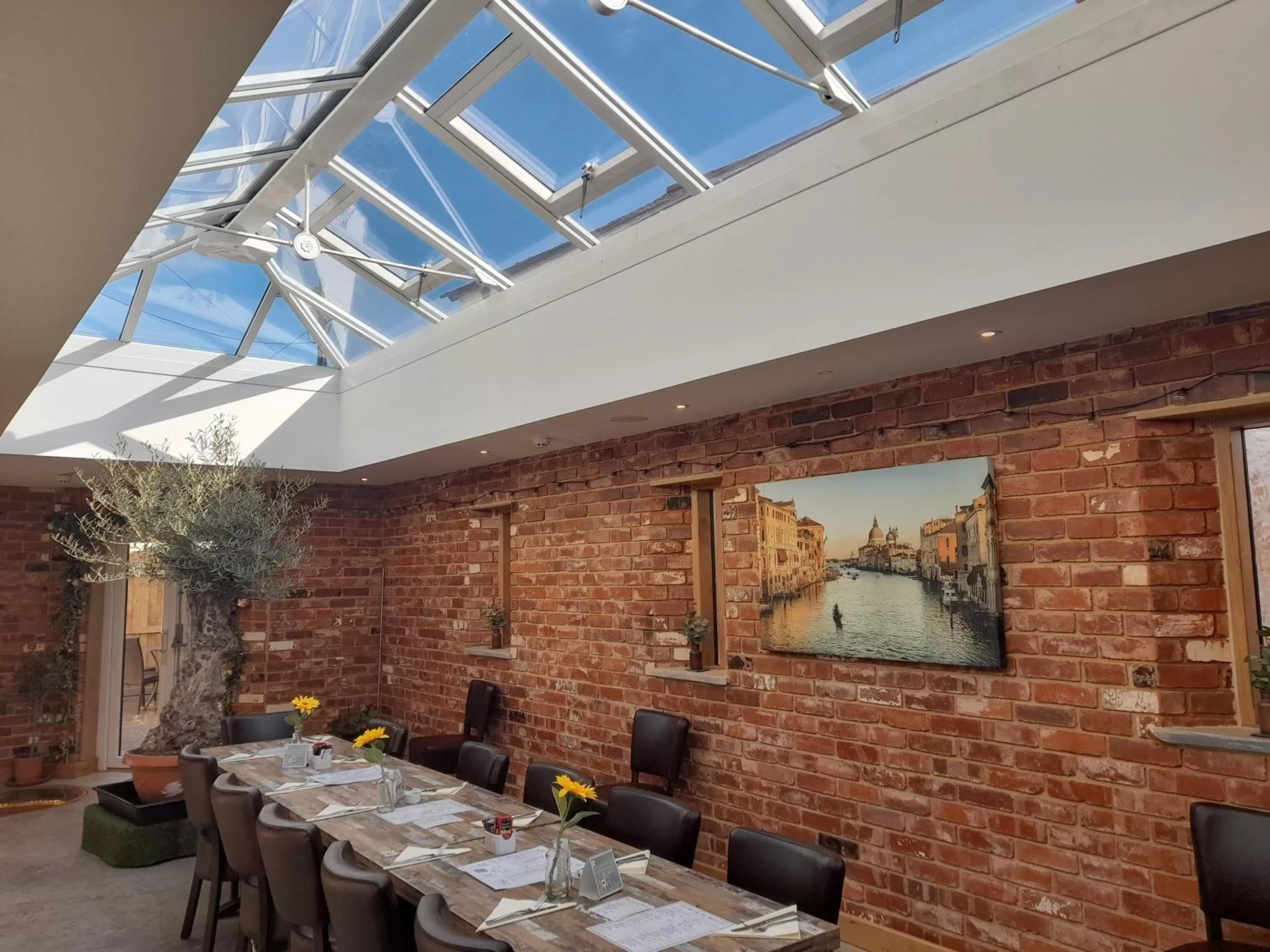 Restaurant/Places to Eat in The Olive Well