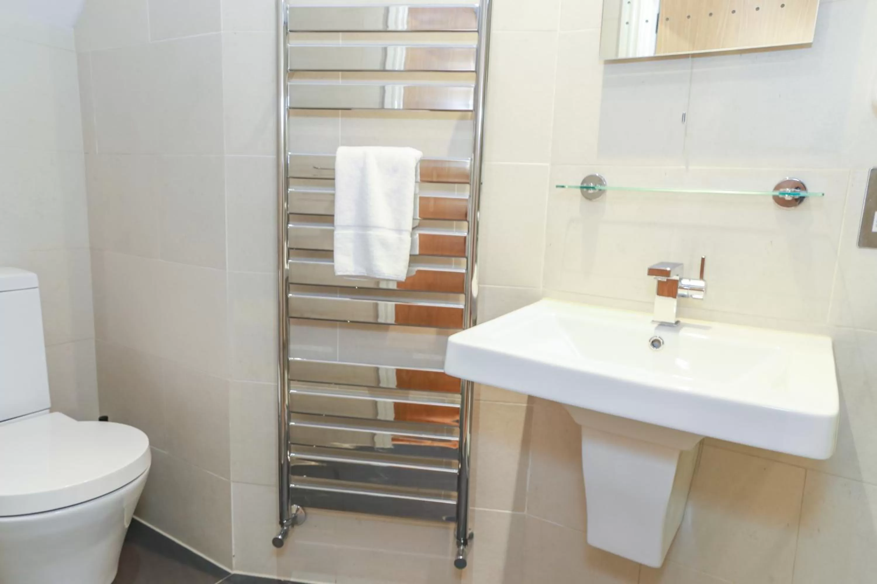 Bathroom in Flexistay Leicester Gable Aparthotel