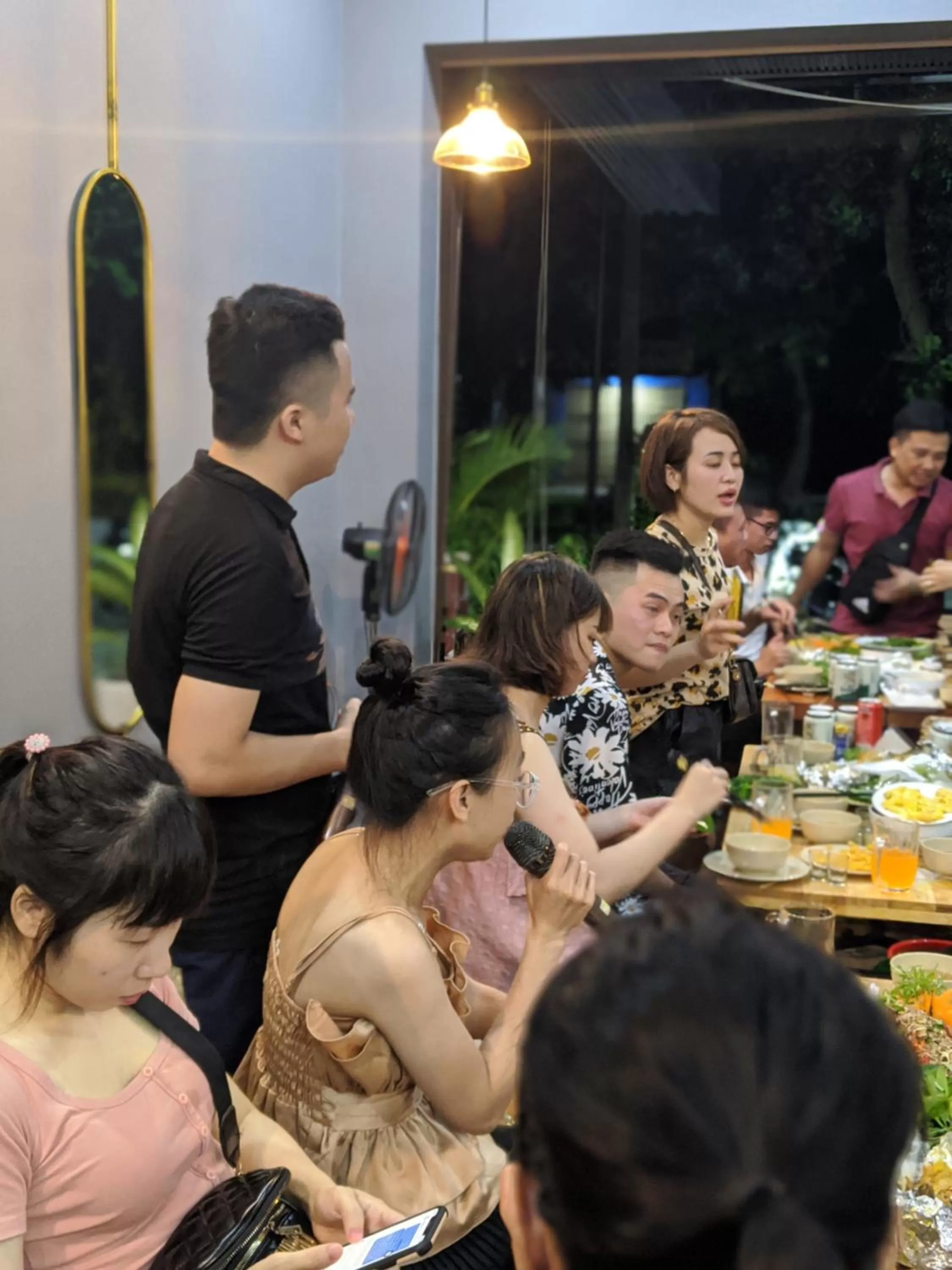 People in ᴛᴀᴍ ᴄᴏᴄ ᴄᴏᴄᴏᴏɴ ʜᴏᴍᴇsᴛᴀʏ