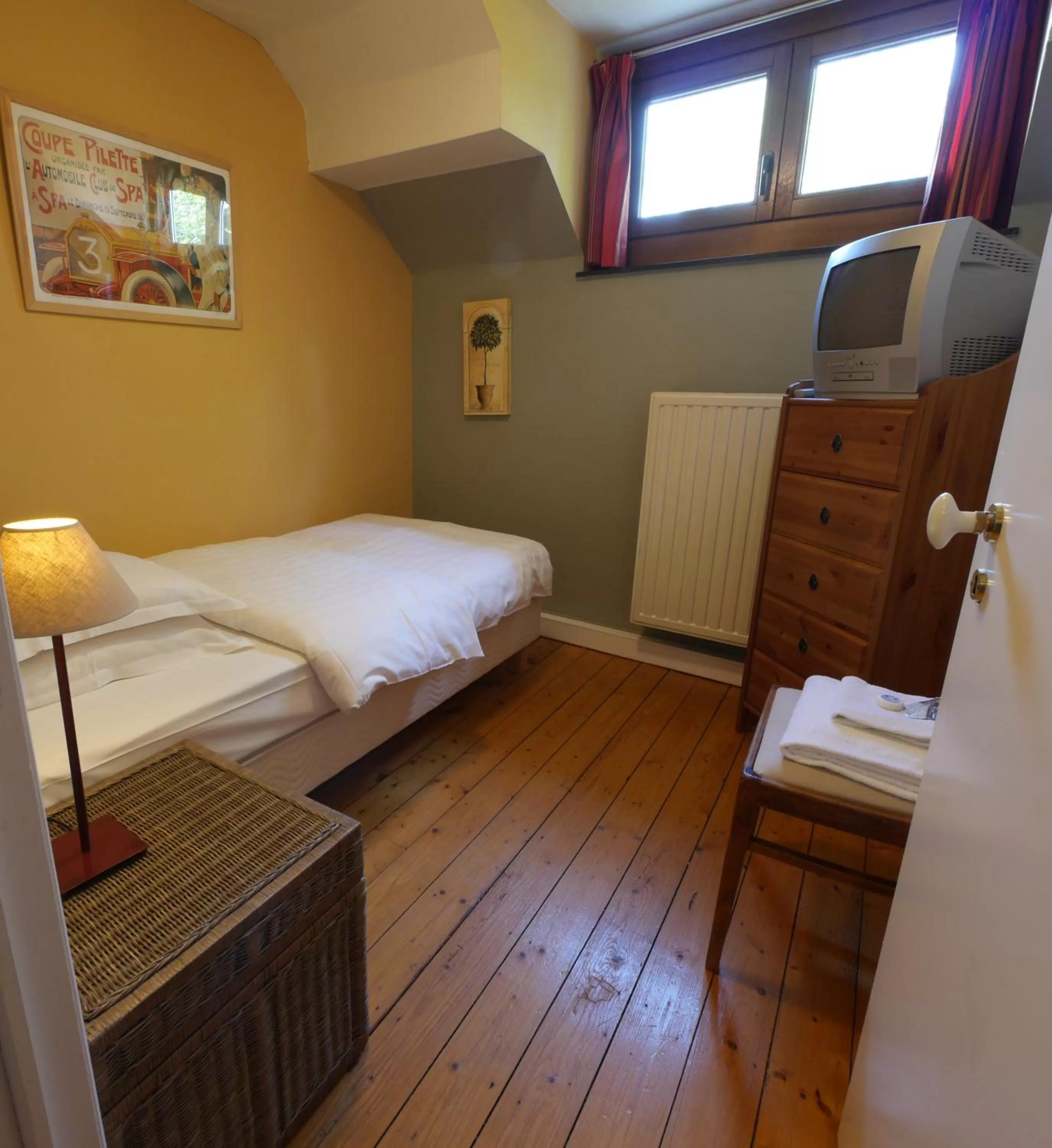 Photo of the whole room, Bed in L'Étape Fagnarde - Bed, Breakfast & Sauna