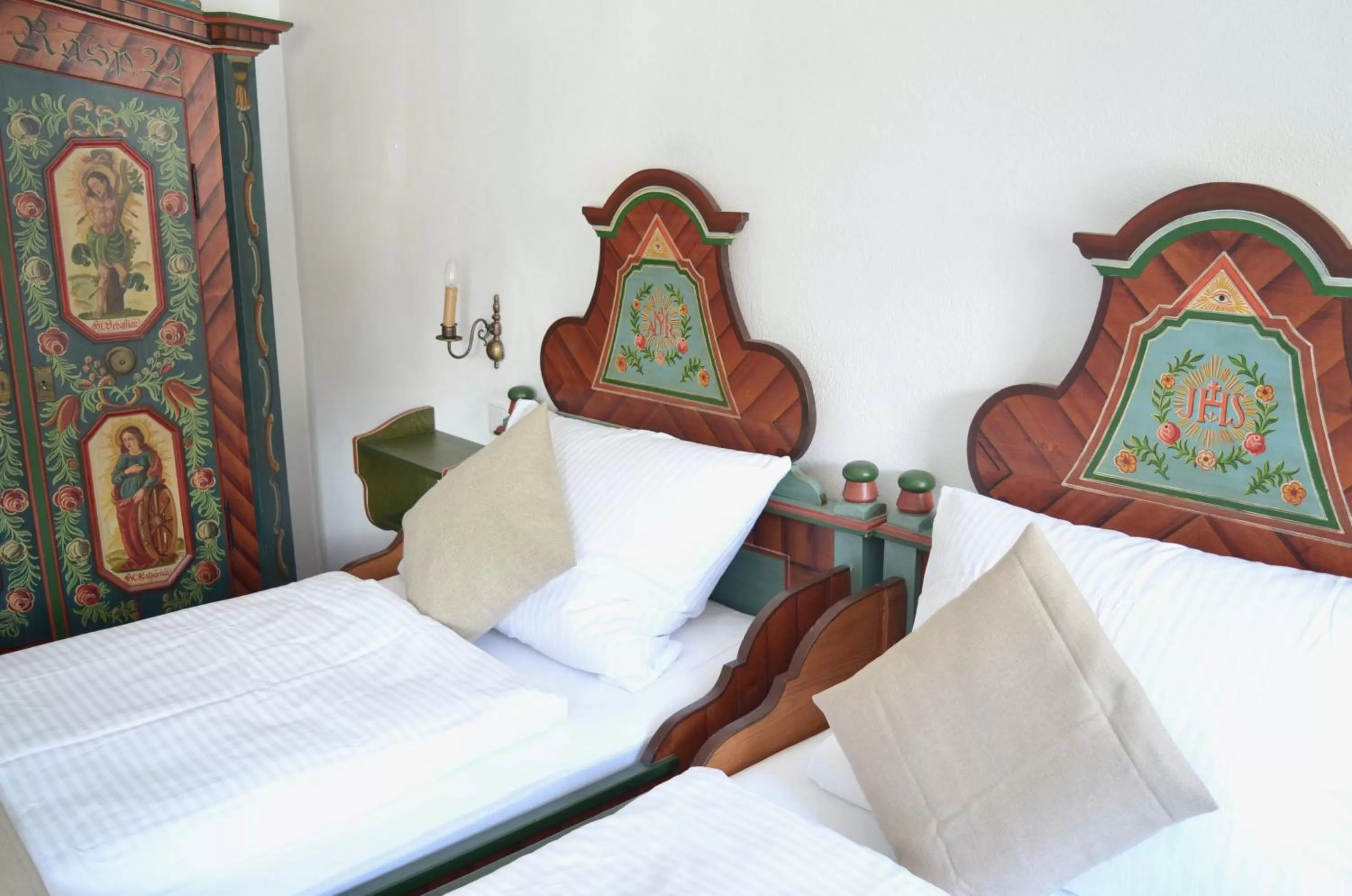 Bed in Pension und Ferienwohnung Frech