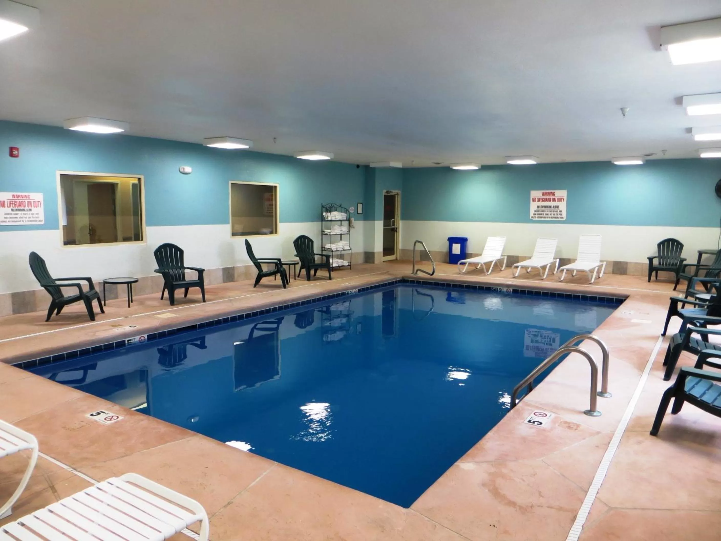 Swimming pool in Baymont by Wyndham Fort Wayne